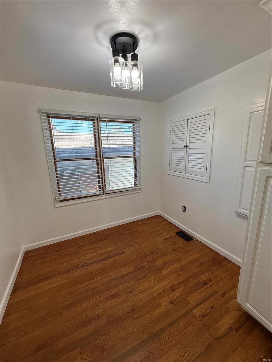 St Ann, Missouri 63074, United States, 2 Bedrooms Bedrooms, ,2 BathroomsBathrooms,Residential,Pending,37539