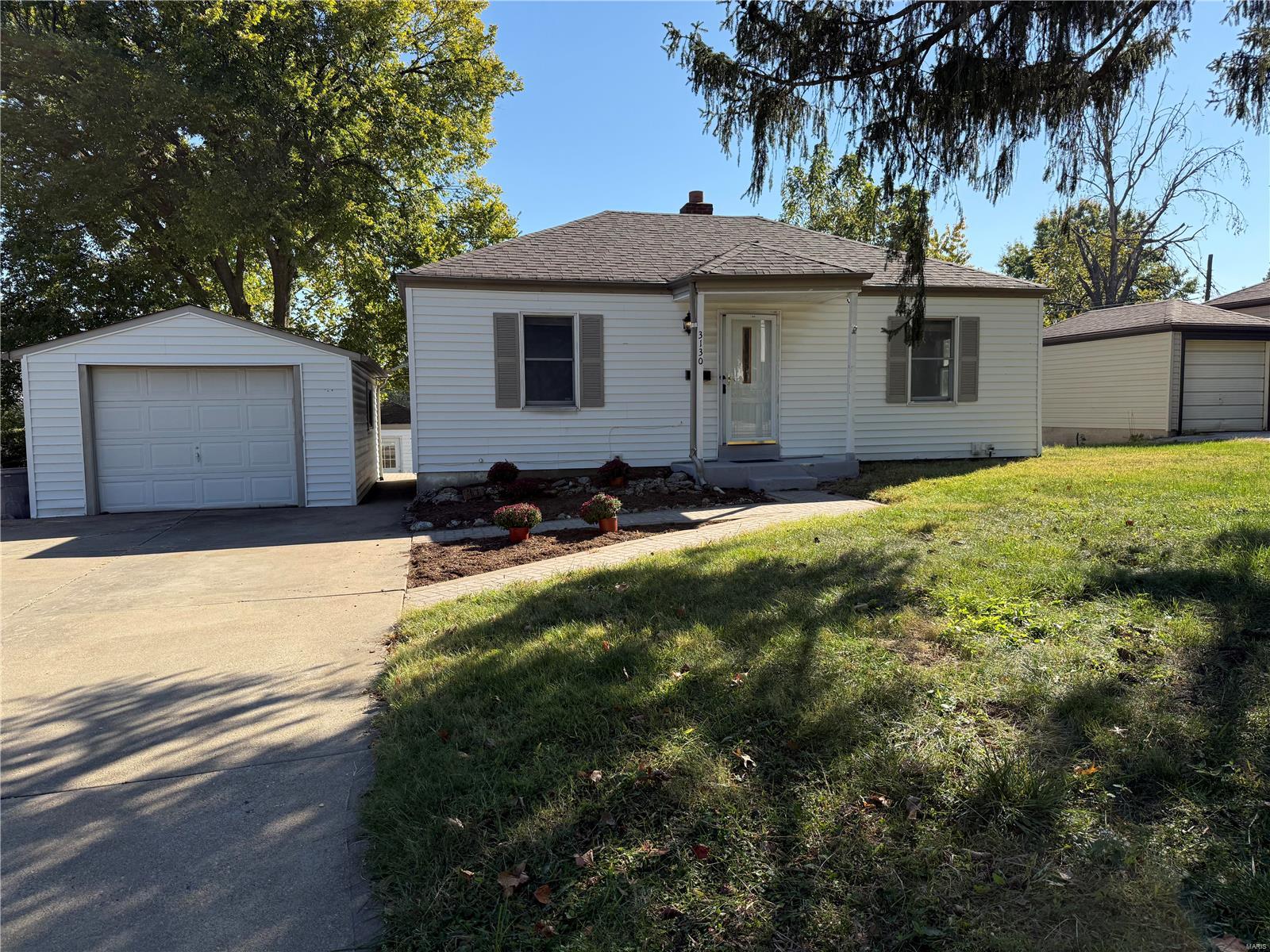 St Ann, Missouri 63074, United States, 2 Bedrooms Bedrooms, ,2 BathroomsBathrooms,Residential,Pending,37539