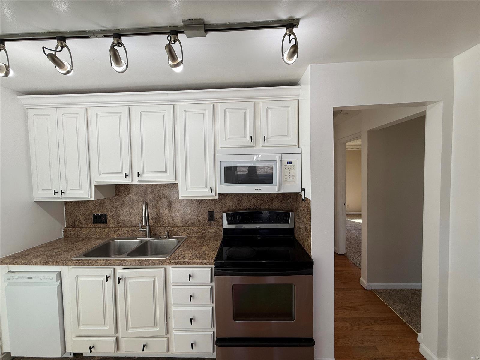 St Ann, Missouri 63074, United States, 2 Bedrooms Bedrooms, ,2 BathroomsBathrooms,Residential,Pending,37539