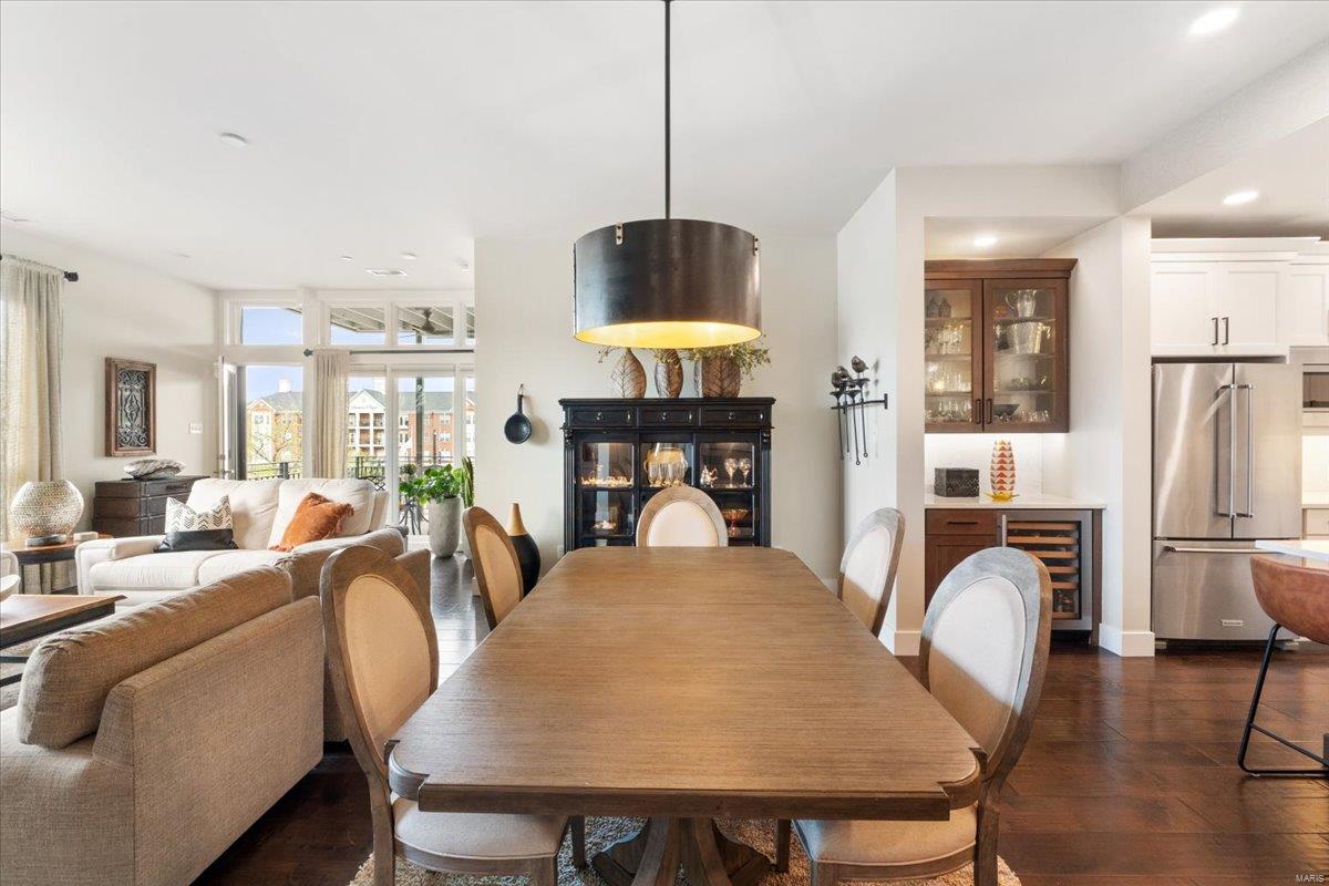 Kirkwood, Missouri 63122, United States, 2 Bedrooms Bedrooms, ,2 BathroomsBathrooms,Residential,Pending,112412