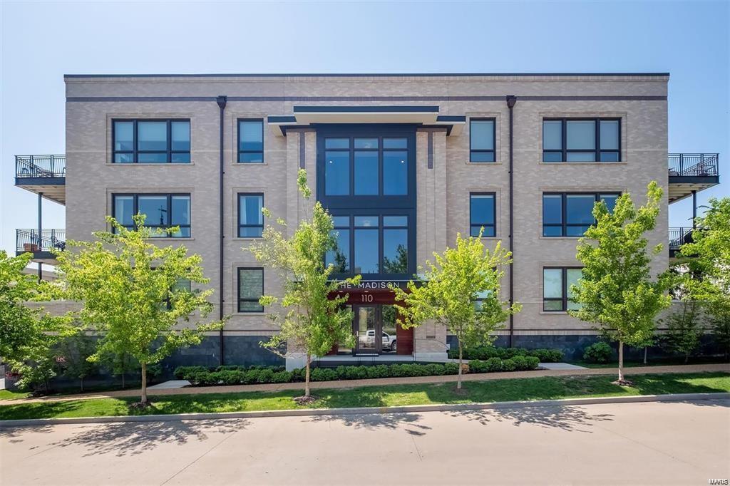 Kirkwood, Missouri 63122, United States, 2 Bedrooms Bedrooms, ,2 BathroomsBathrooms,Residential,Pending,112412