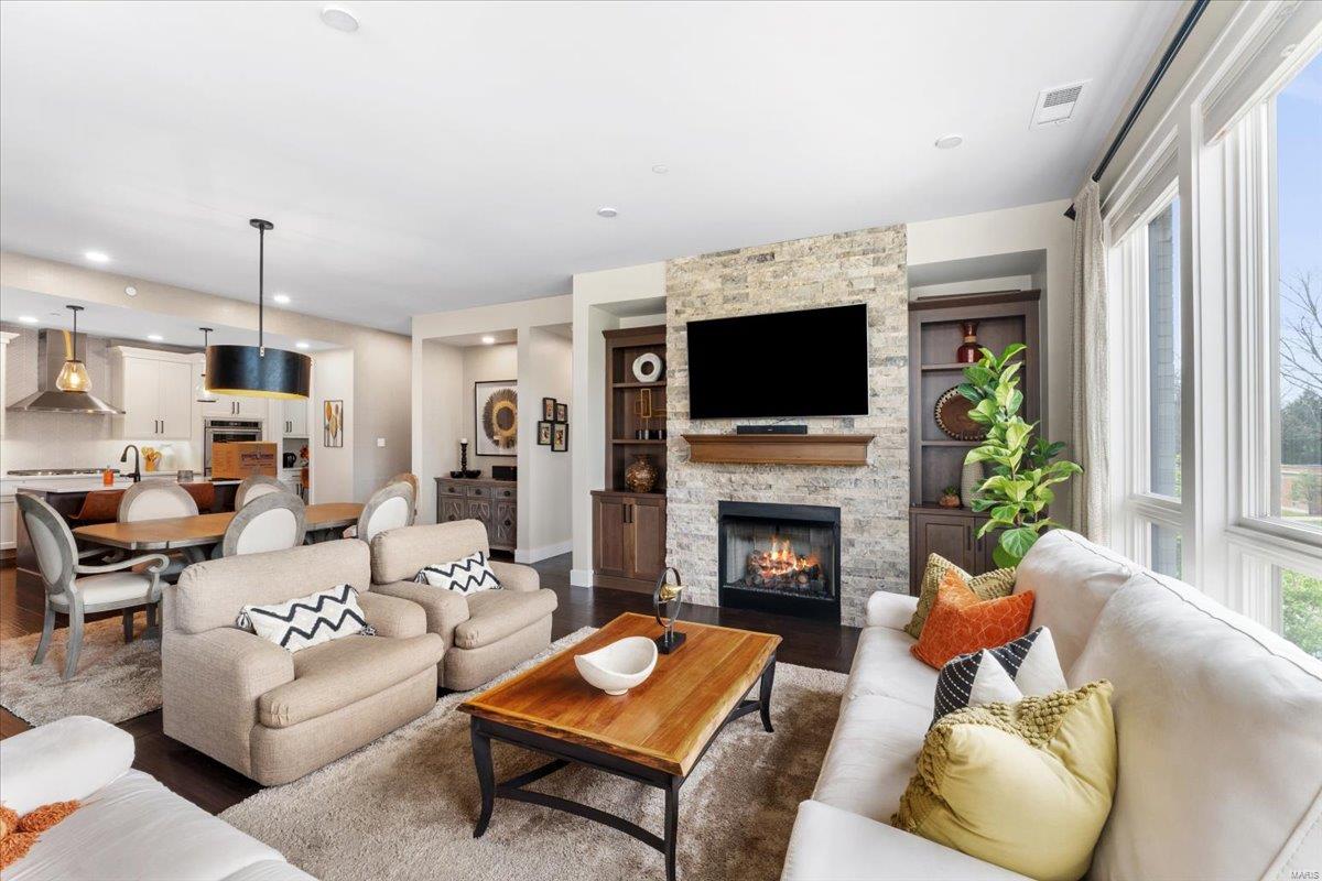 Kirkwood, Missouri 63122, United States, 2 Bedrooms Bedrooms, ,2 BathroomsBathrooms,Residential,Pending,112412