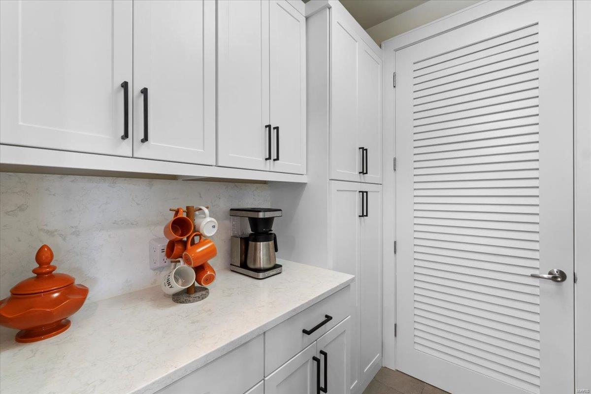 Kirkwood, Missouri 63122, United States, 2 Bedrooms Bedrooms, ,2 BathroomsBathrooms,Residential,Pending,112412