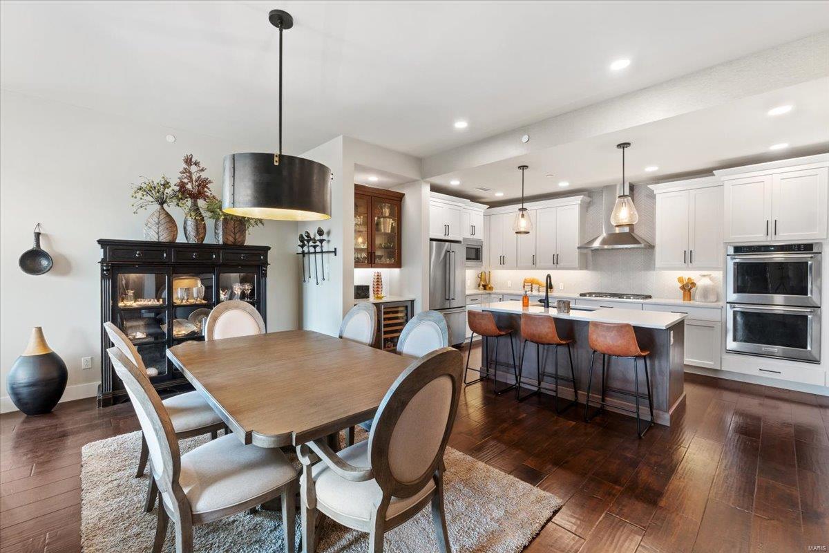 Kirkwood, Missouri 63122, United States, 2 Bedrooms Bedrooms, ,2 BathroomsBathrooms,Residential,Pending,112412