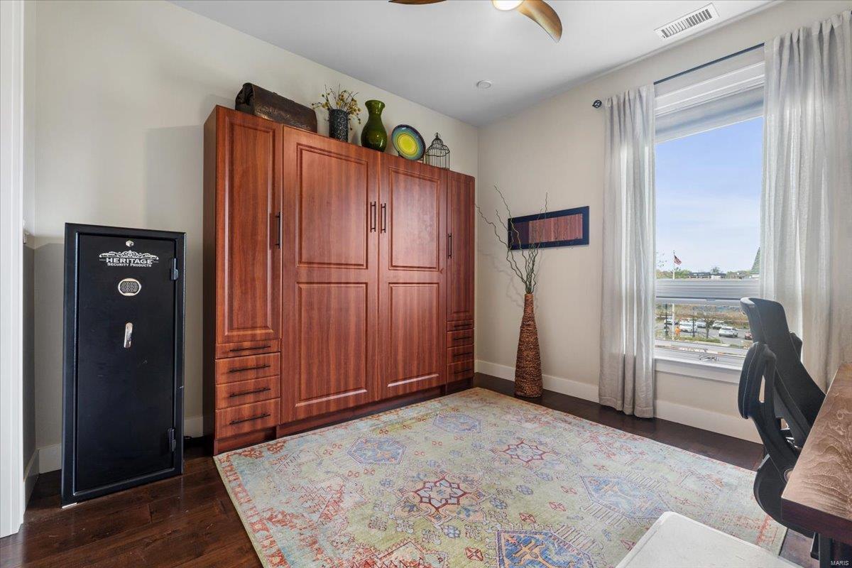 Kirkwood, Missouri 63122, United States, 2 Bedrooms Bedrooms, ,2 BathroomsBathrooms,Residential,Pending,112412