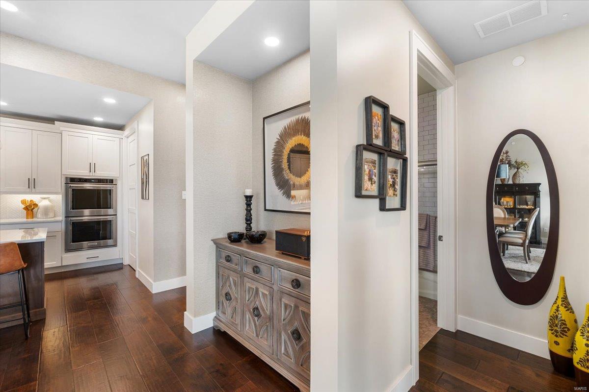 Kirkwood, Missouri 63122, United States, 2 Bedrooms Bedrooms, ,2 BathroomsBathrooms,Residential,Pending,112412