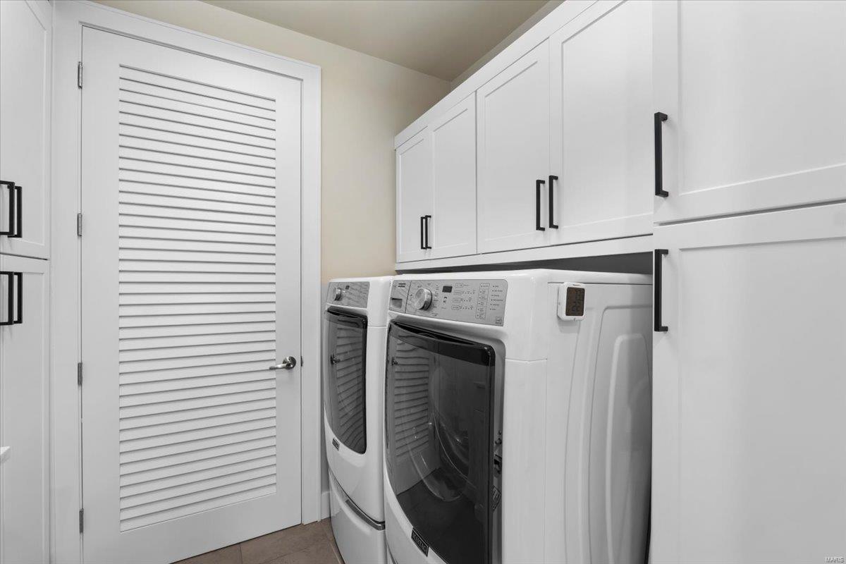 Kirkwood, Missouri 63122, United States, 2 Bedrooms Bedrooms, ,2 BathroomsBathrooms,Residential,Pending,112412