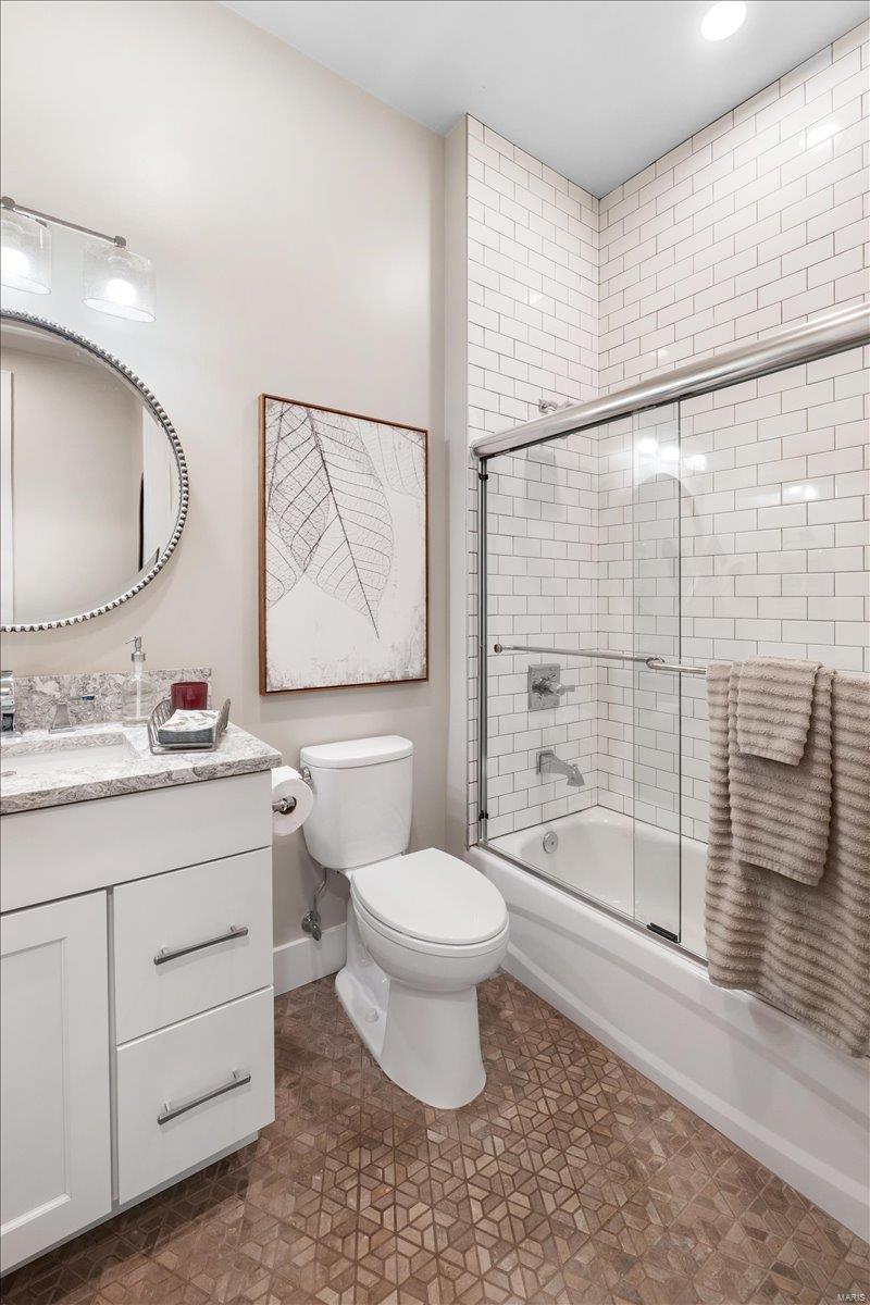 Kirkwood, Missouri 63122, United States, 2 Bedrooms Bedrooms, ,2 BathroomsBathrooms,Residential,Pending,112412