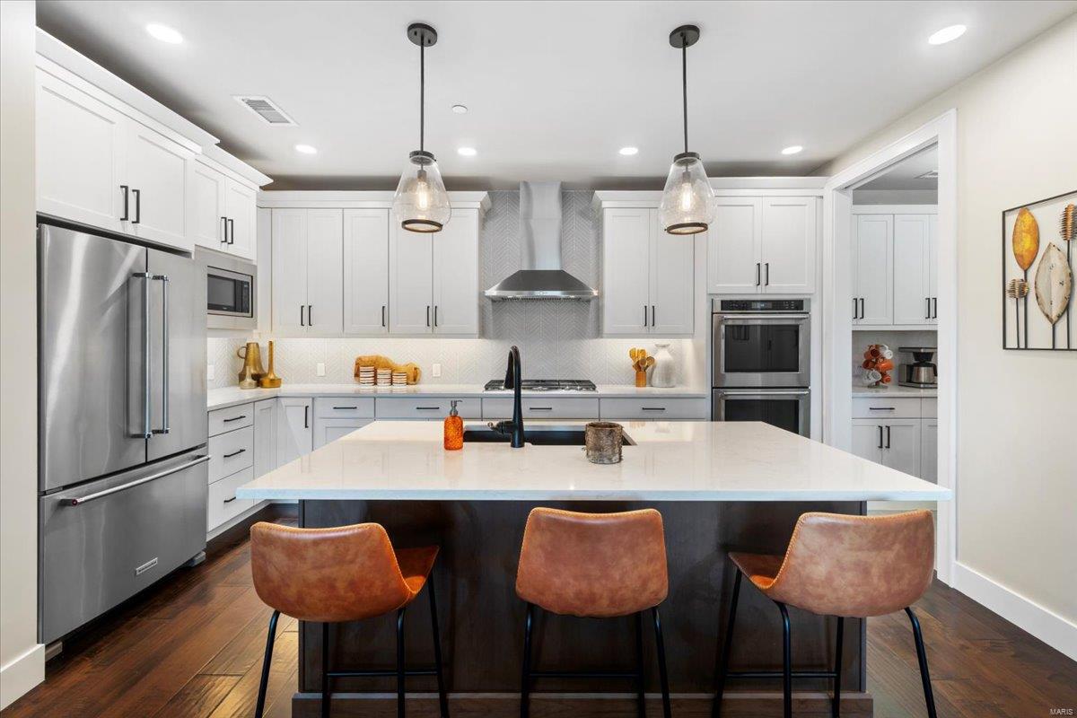 Kirkwood, Missouri 63122, United States, 2 Bedrooms Bedrooms, ,2 BathroomsBathrooms,Residential,Pending,112412