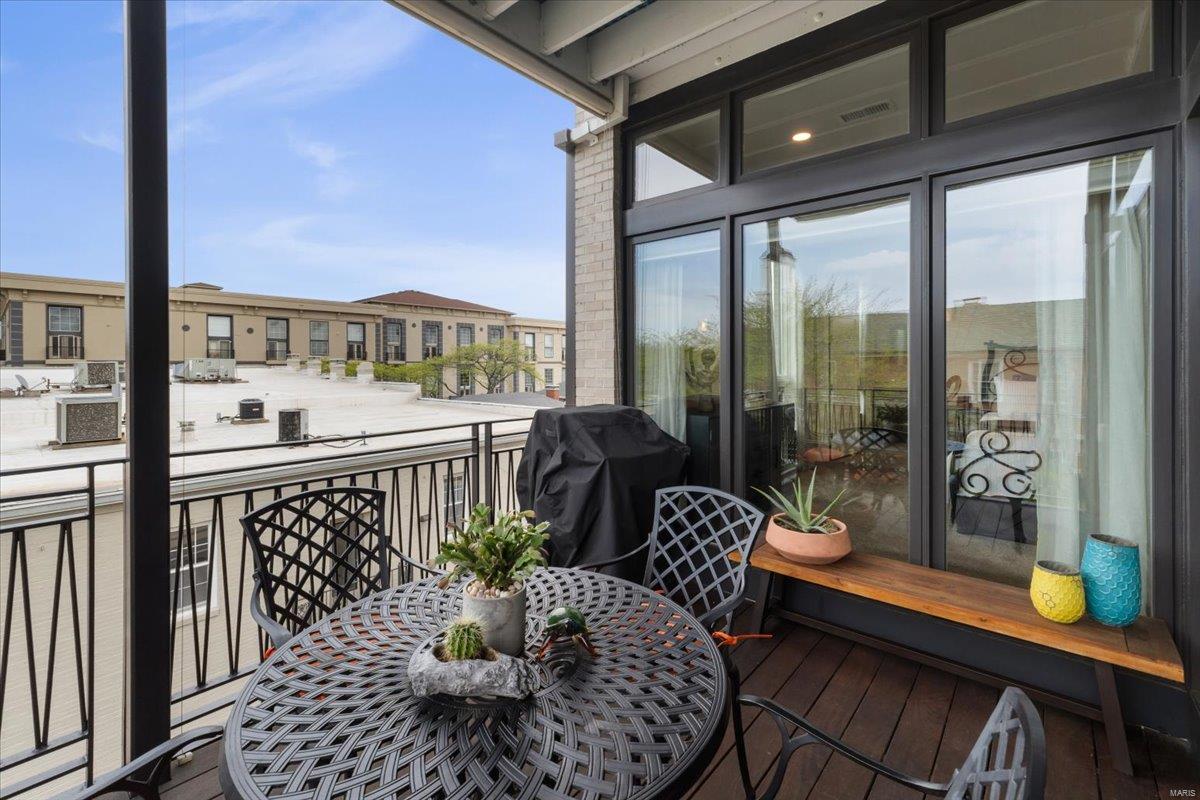 Kirkwood, Missouri 63122, United States, 2 Bedrooms Bedrooms, ,2 BathroomsBathrooms,Residential,Pending,112412