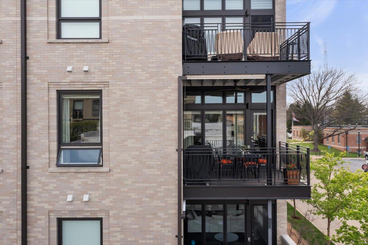 Kirkwood, Missouri 63122, United States, 2 Bedrooms Bedrooms, ,2 BathroomsBathrooms,Residential,Pending,112412