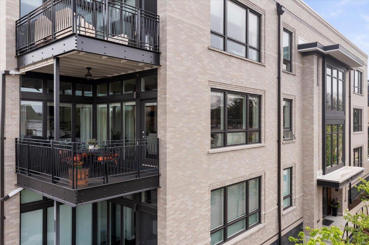 Kirkwood, Missouri 63122, United States, 2 Bedrooms Bedrooms, ,2 BathroomsBathrooms,Residential,Pending,112412