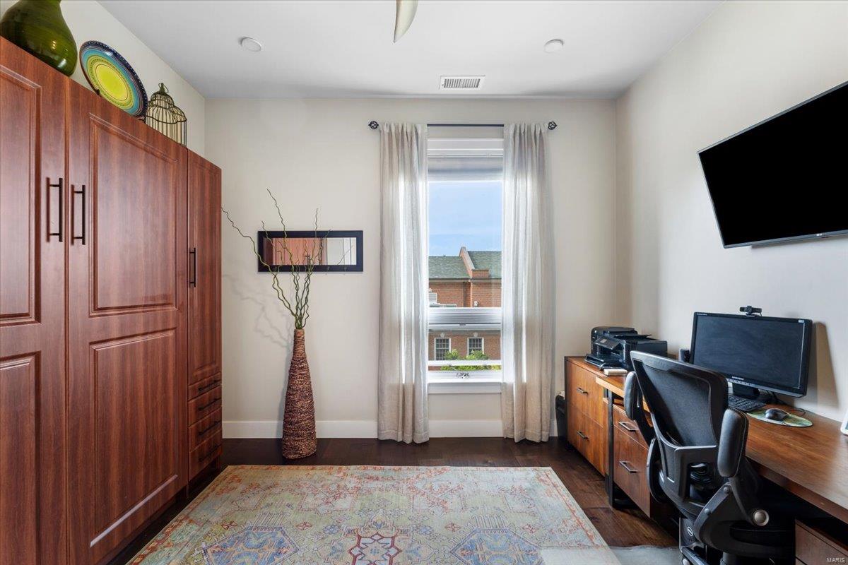 Kirkwood, Missouri 63122, United States, 2 Bedrooms Bedrooms, ,2 BathroomsBathrooms,Residential,Pending,112412