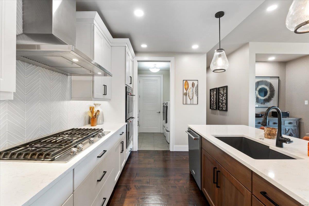 Kirkwood, Missouri 63122, United States, 2 Bedrooms Bedrooms, ,2 BathroomsBathrooms,Residential,Pending,112412