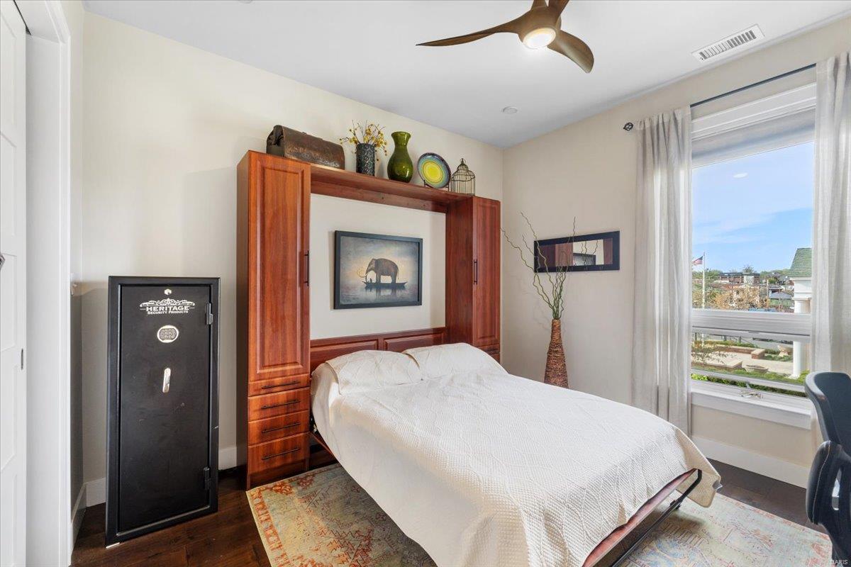 Kirkwood, Missouri 63122, United States, 2 Bedrooms Bedrooms, ,2 BathroomsBathrooms,Residential,Pending,112412