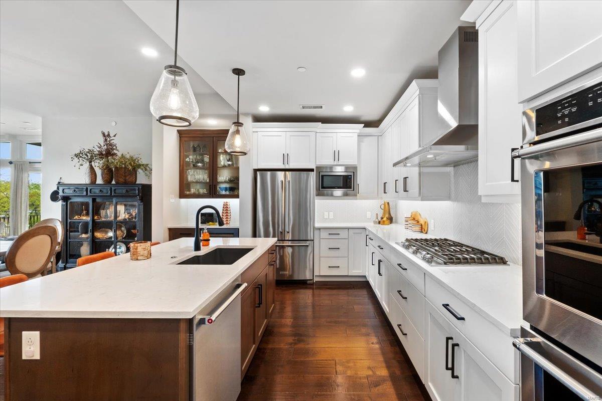 Kirkwood, Missouri 63122, United States, 2 Bedrooms Bedrooms, ,2 BathroomsBathrooms,Residential,Pending,112412