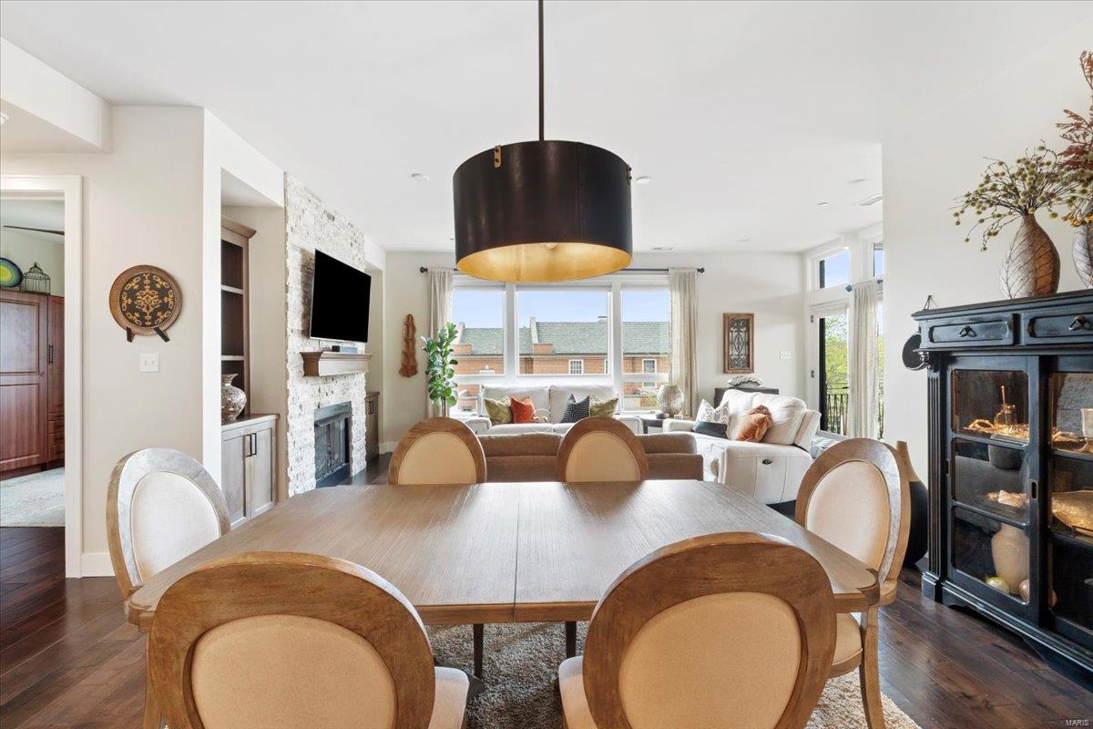 Kirkwood, Missouri 63122, United States, 2 Bedrooms Bedrooms, ,2 BathroomsBathrooms,Residential,Pending,112412