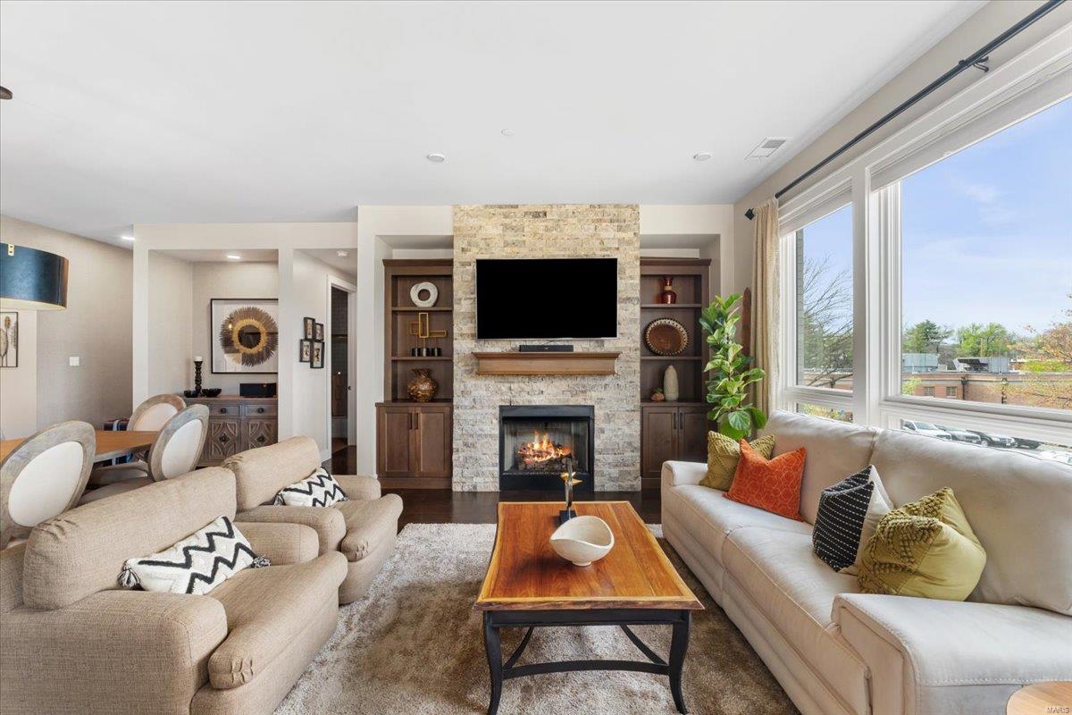 Kirkwood, Missouri 63122, United States, 2 Bedrooms Bedrooms, ,2 BathroomsBathrooms,Residential,Pending,112412