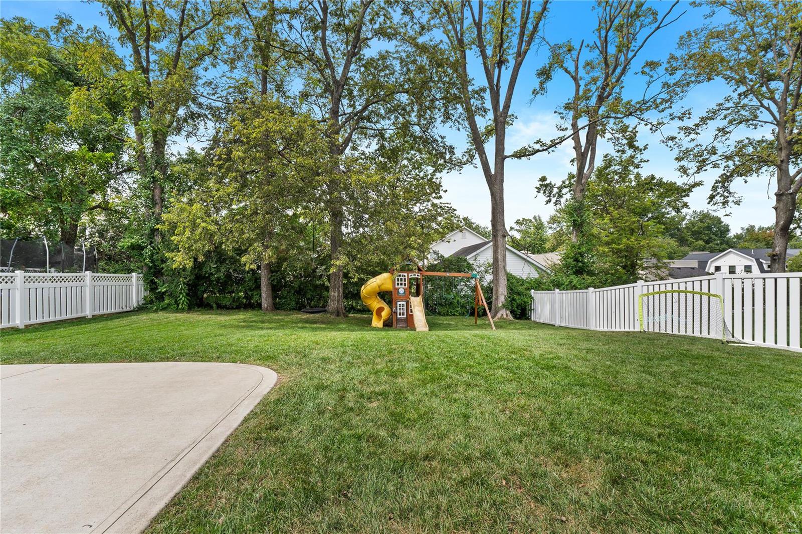 911 Evans Ave Lt Split - Residential