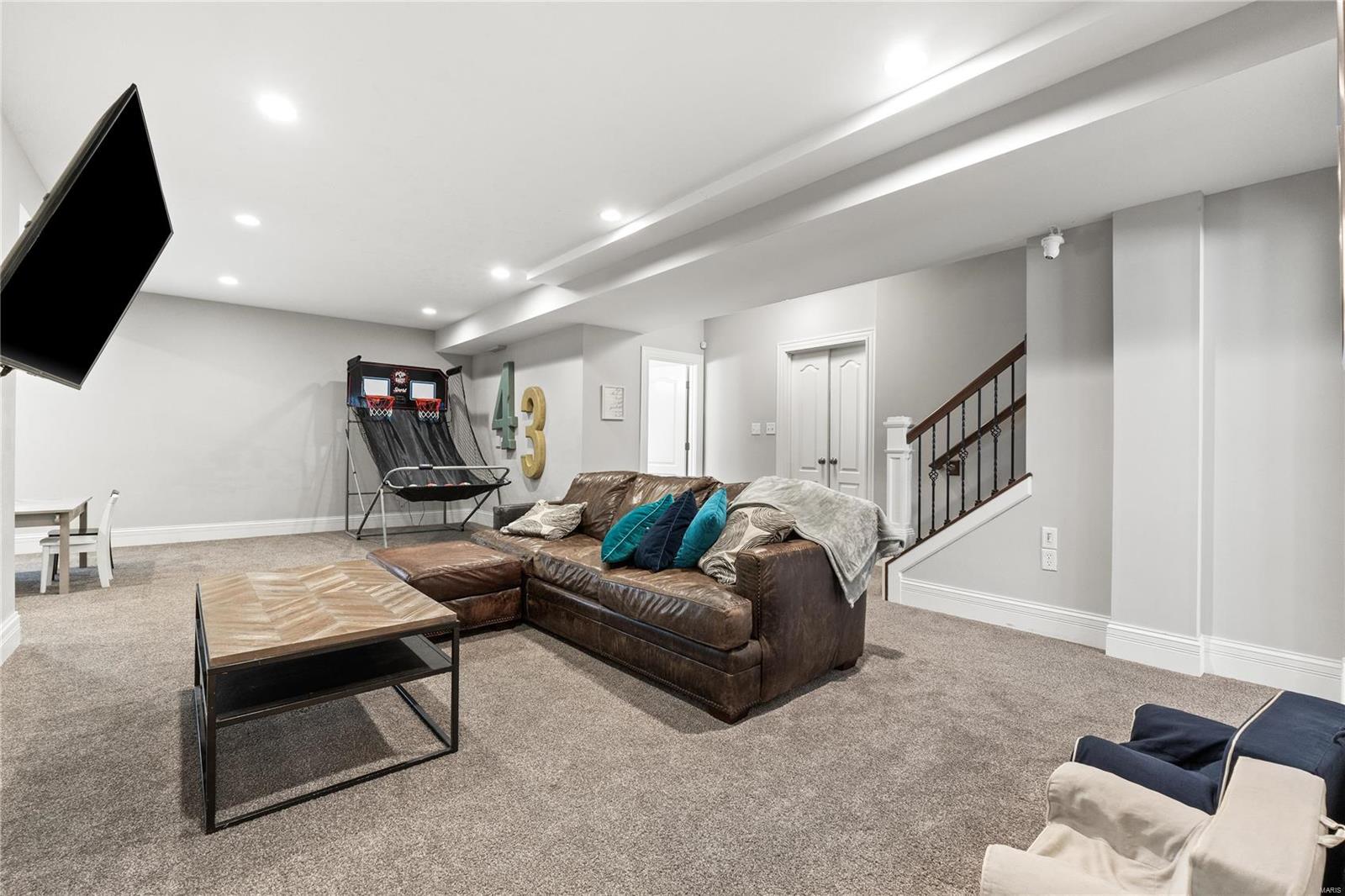 911 Evans Ave Lt Split - Residential