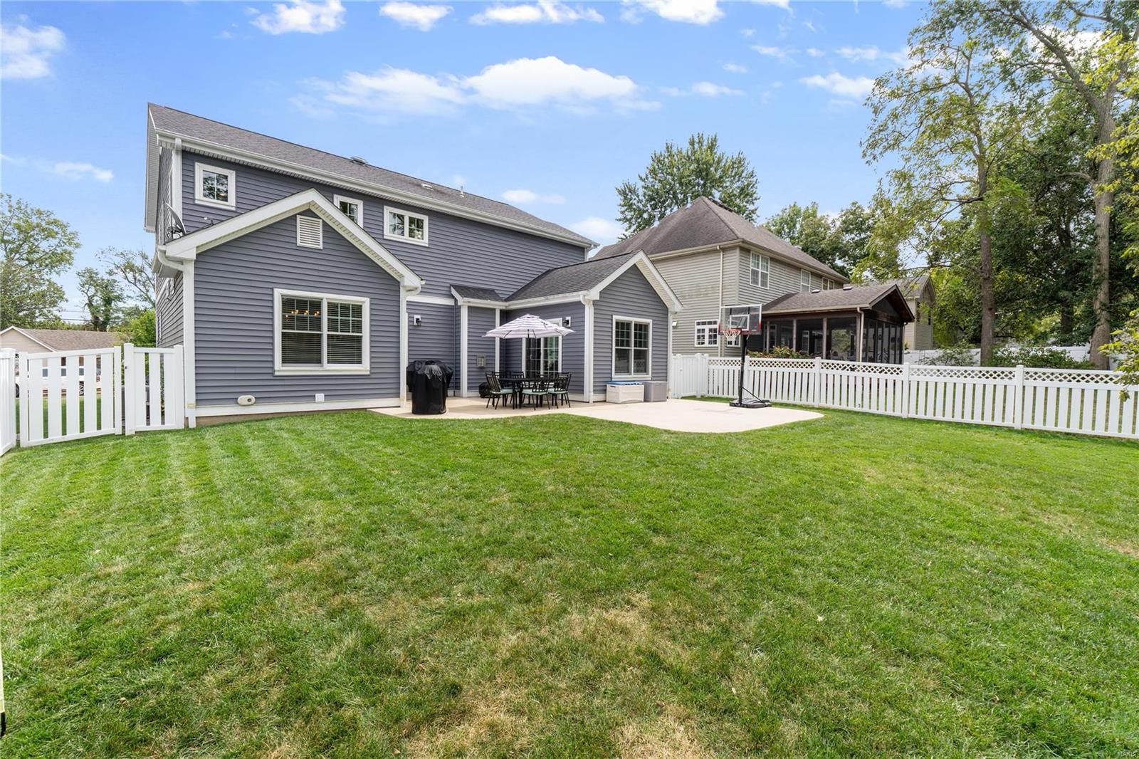 911 Evans Ave Lt Split - Residential