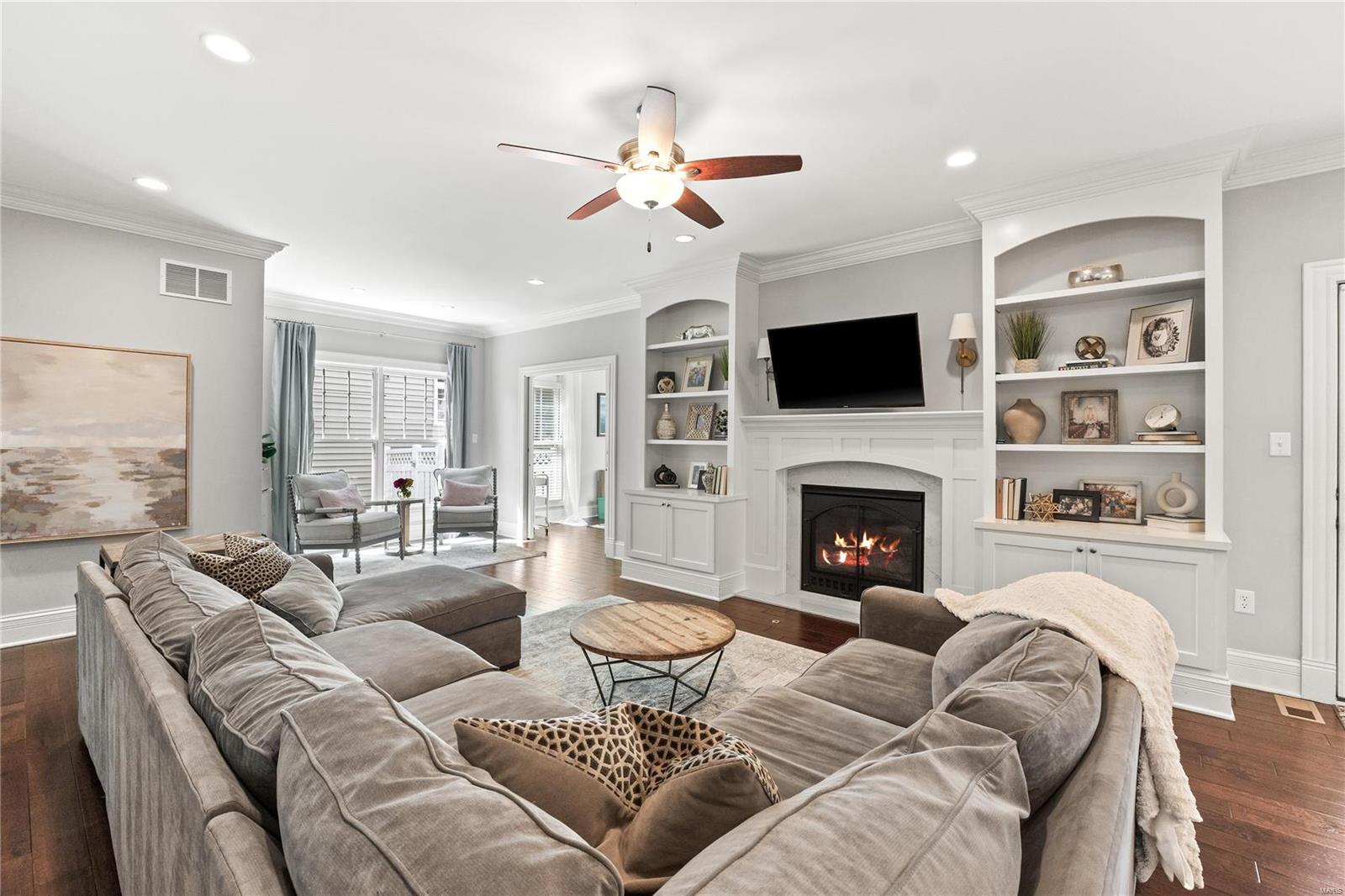 911 Evans Ave Lt Split - Residential