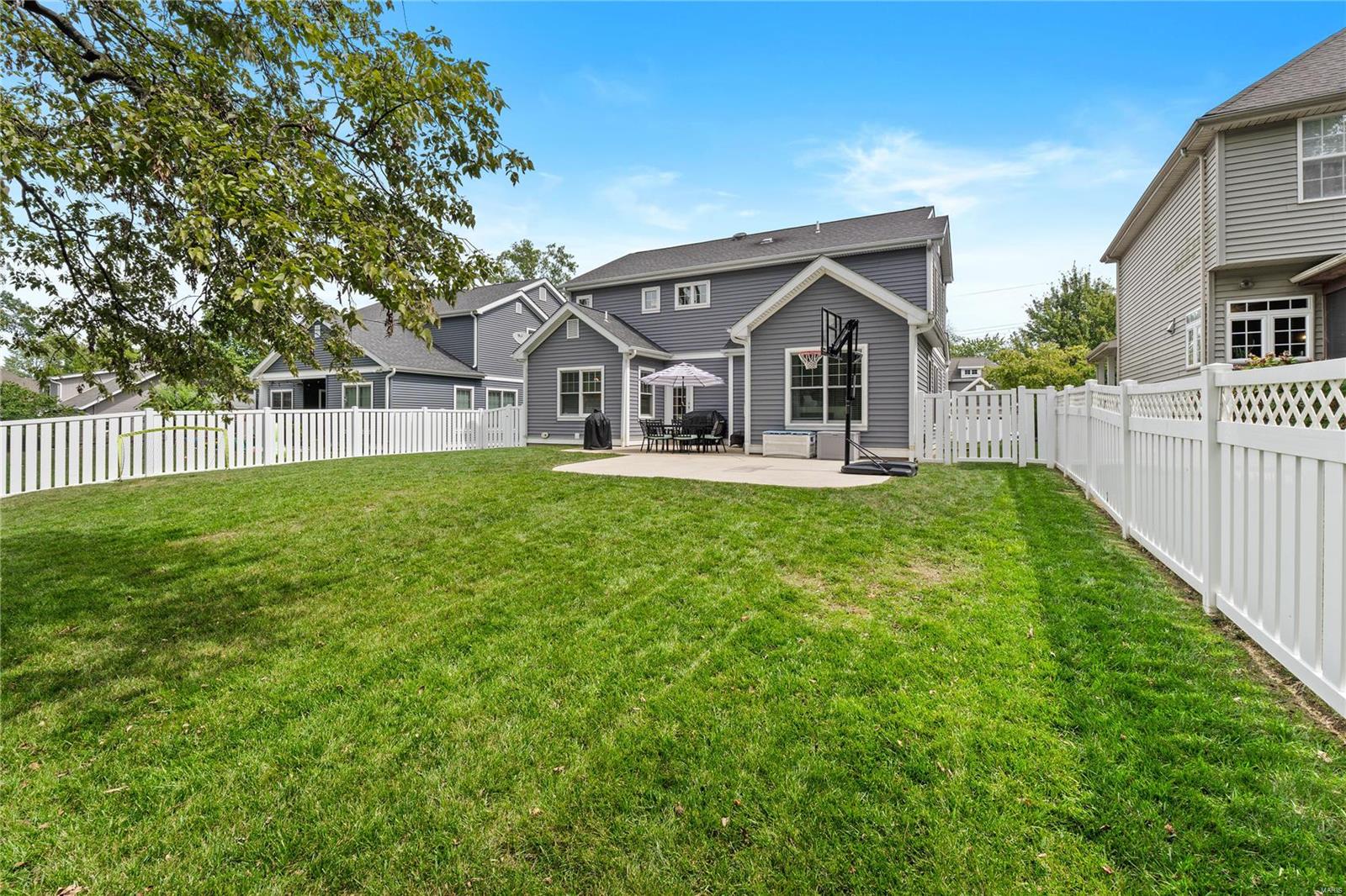 911 Evans Ave Lt Split - Residential