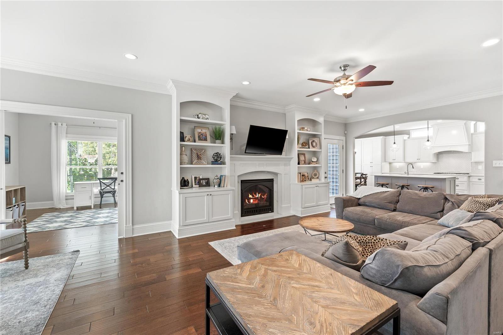 911 Evans Ave Lt Split - Residential