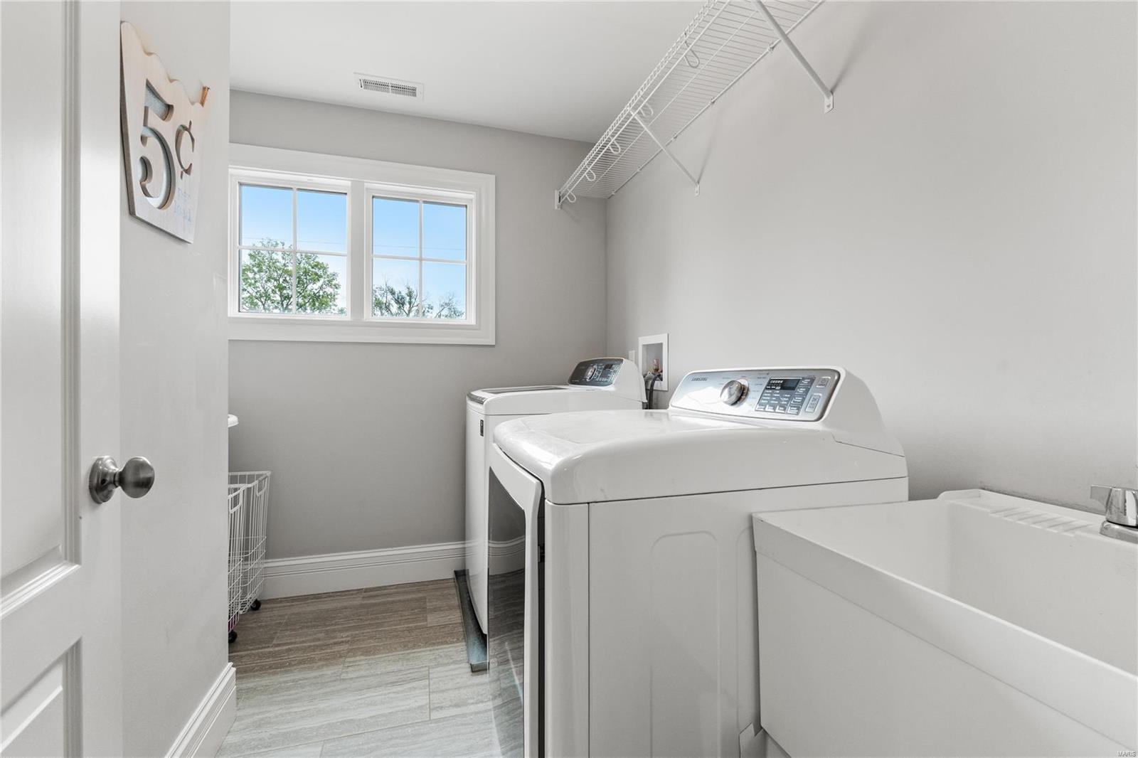 911 Evans Ave Lt Split - Residential