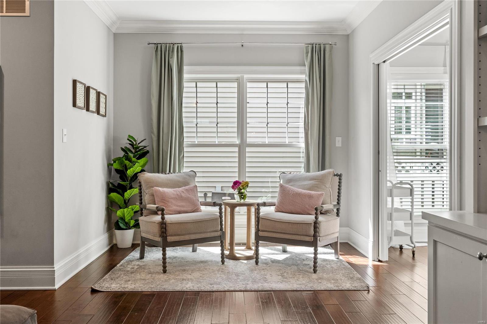 911 Evans Ave Lt Split - Residential