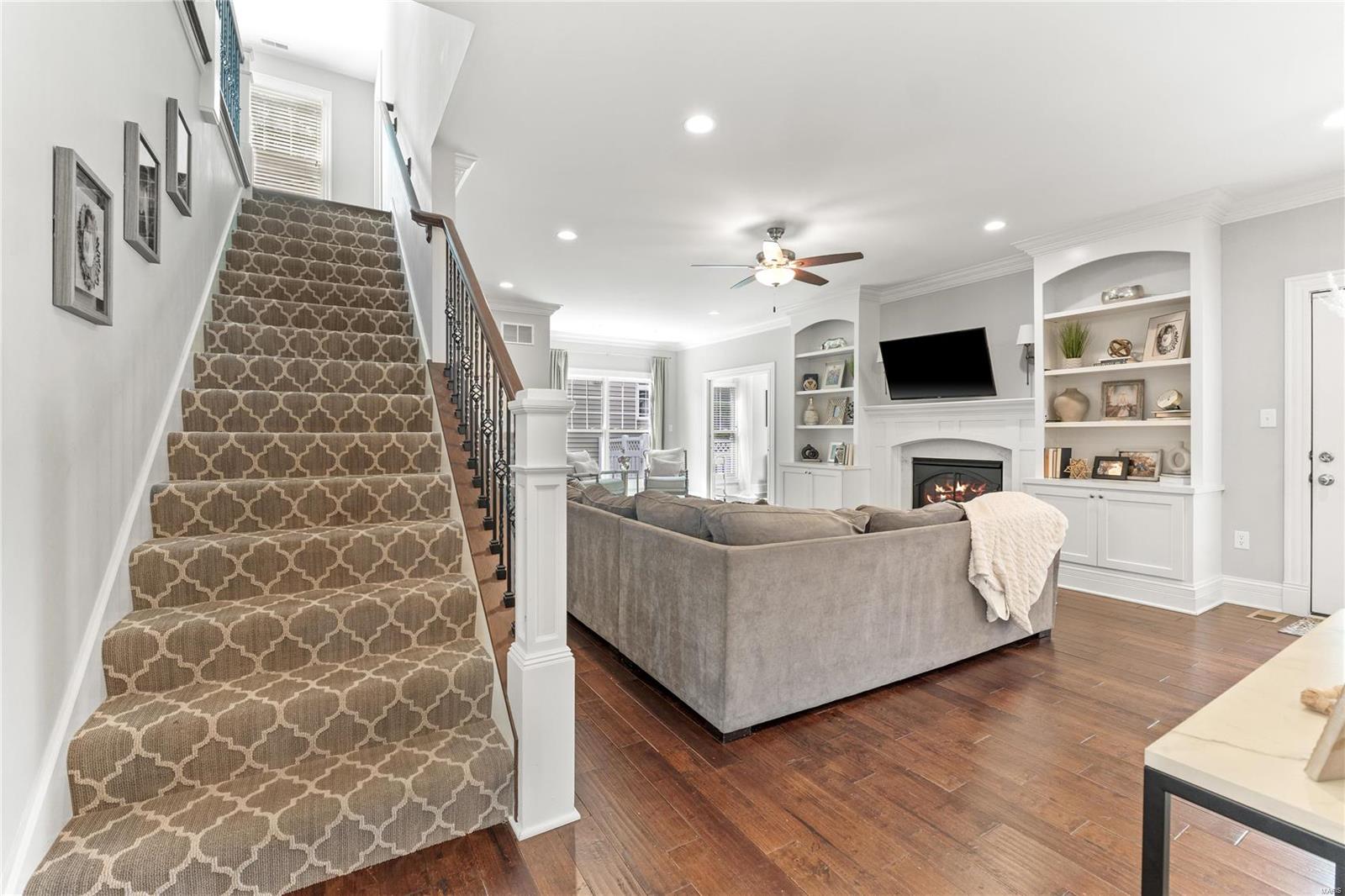 911 Evans Ave Lt Split - Residential