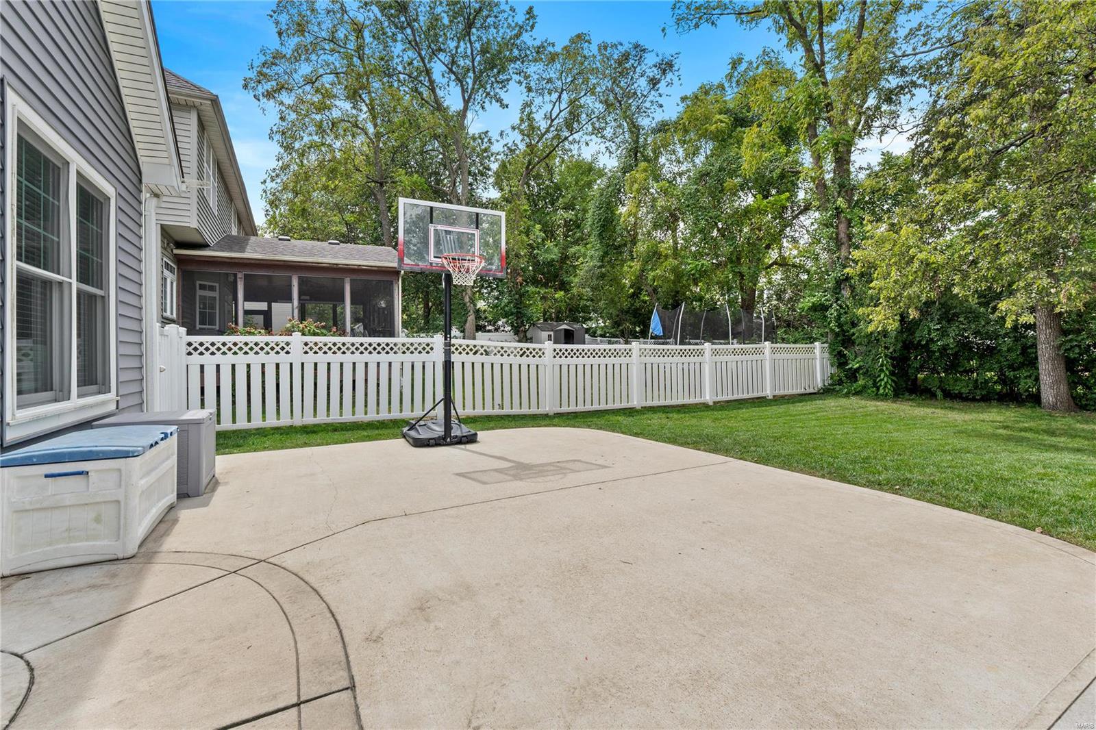 911 Evans Ave Lt Split - Residential