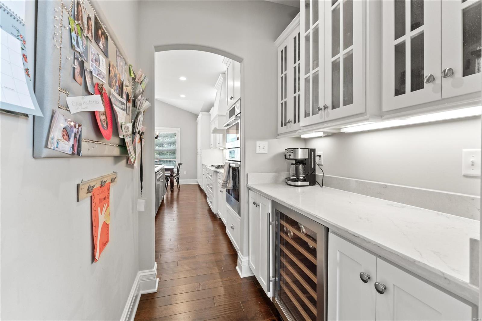 911 Evans Ave Lt Split - Residential