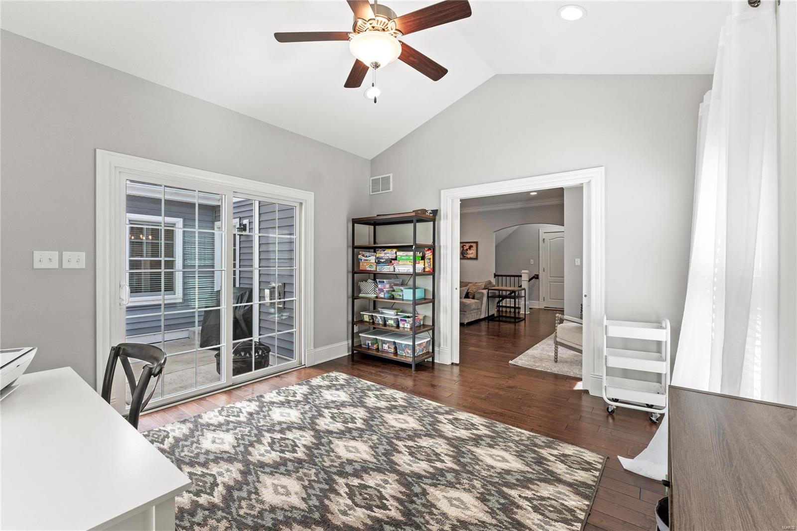 911 Evans Ave Lt Split - Residential