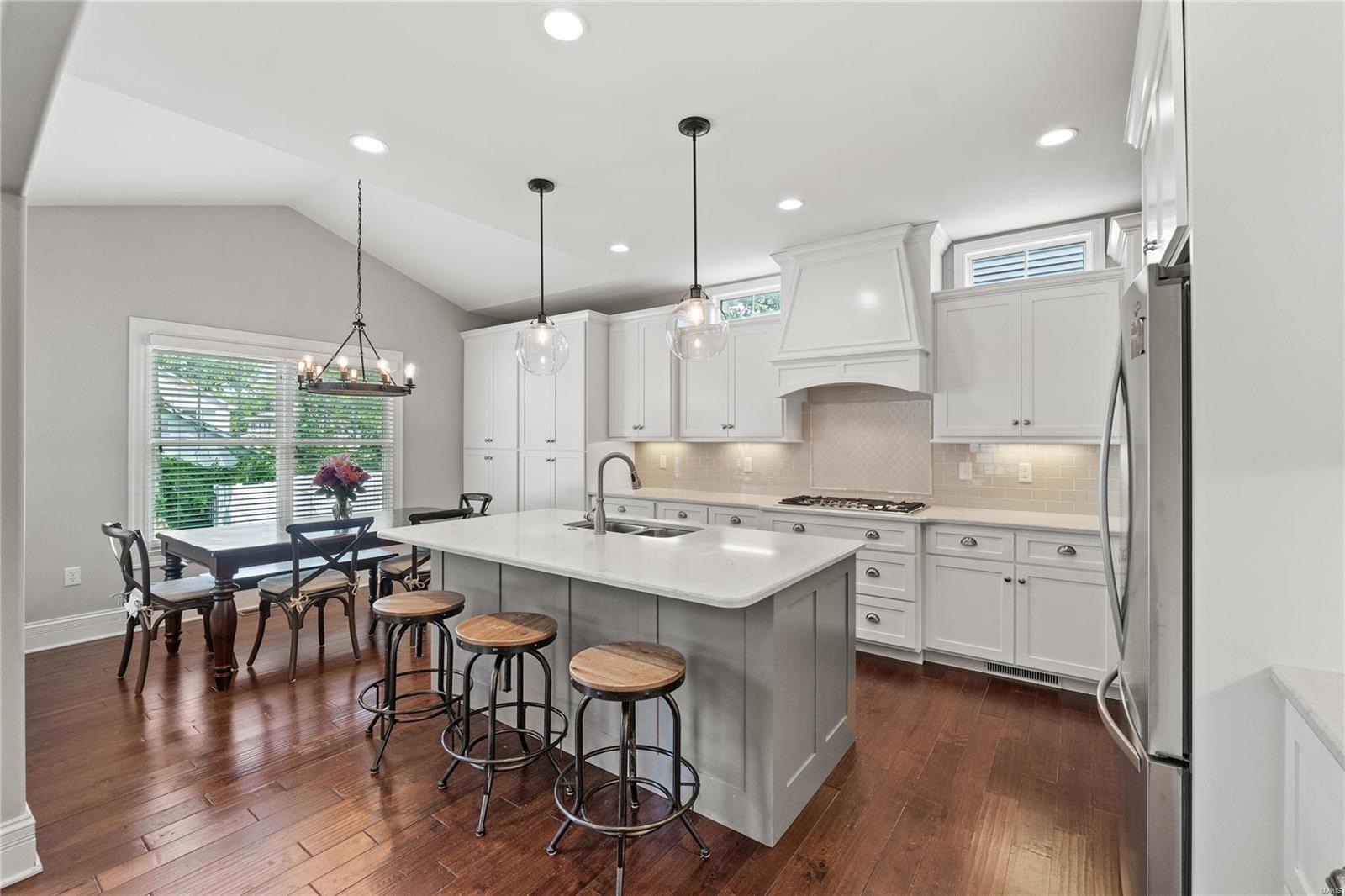 911 Evans Ave Lt Split - Residential