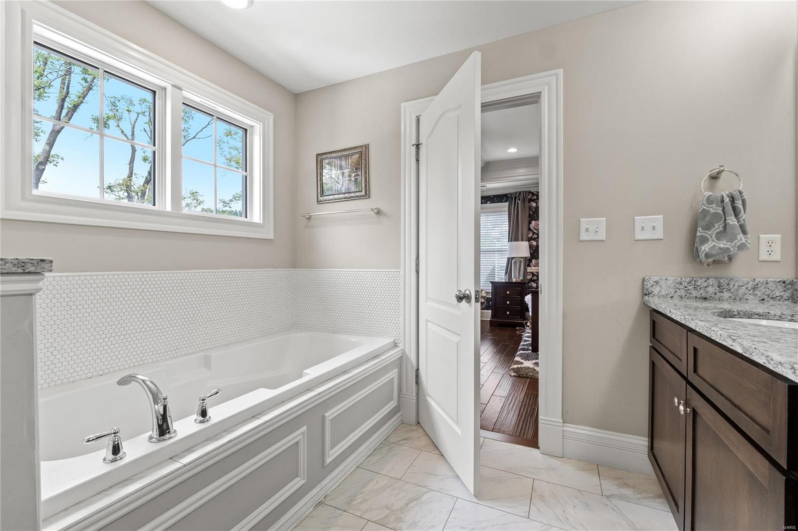 911 Evans Ave Lt Split - Residential