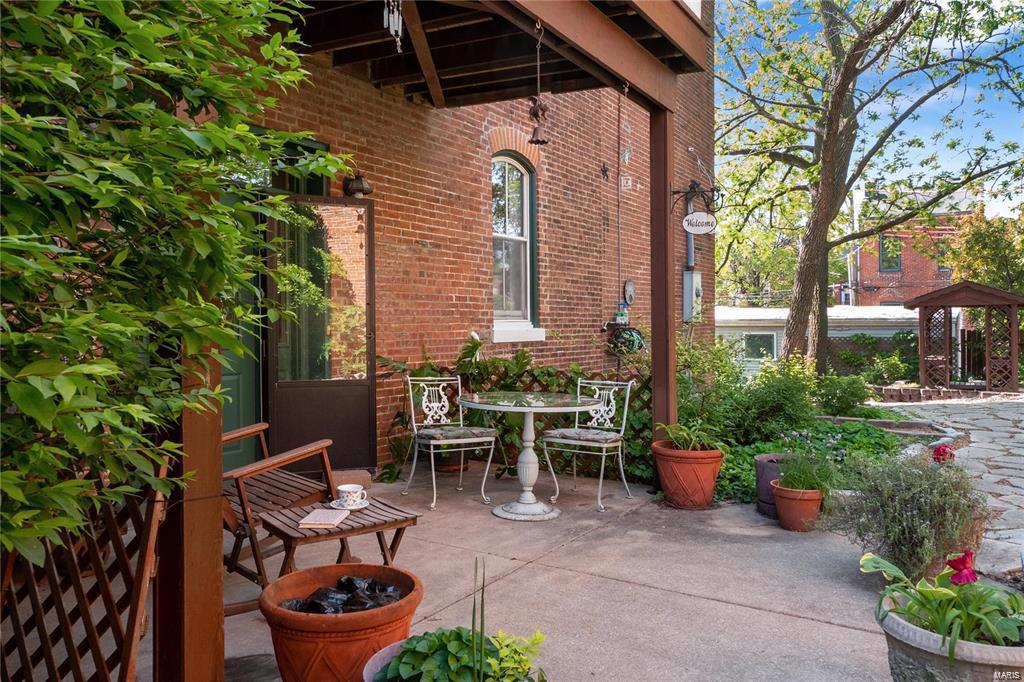 St Louis, Missouri 63104, United States, 3 Bedrooms Bedrooms, ,3 BathroomsBathrooms,Residential,Active,19234