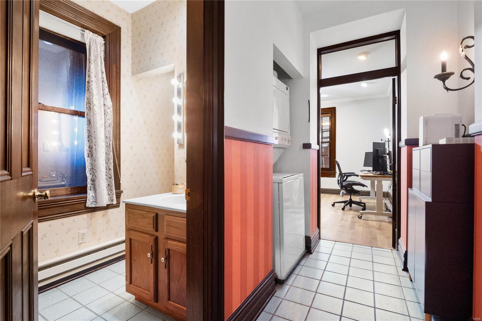 St Louis, Missouri 63104, United States, 3 Bedrooms Bedrooms, ,3 BathroomsBathrooms,Residential,Active,19234