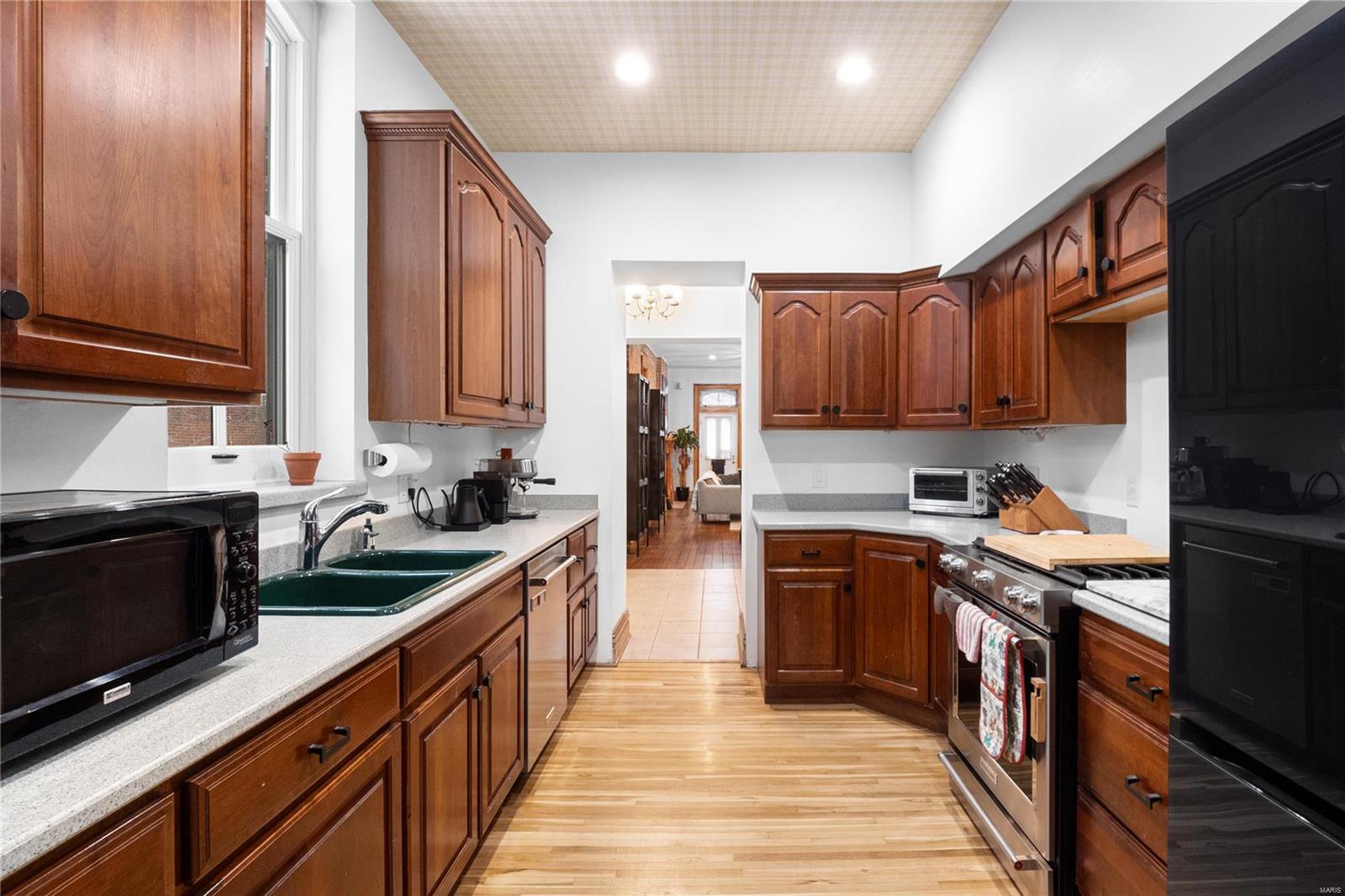 St Louis, Missouri 63104, United States, 3 Bedrooms Bedrooms, ,3 BathroomsBathrooms,Residential,Active,19234