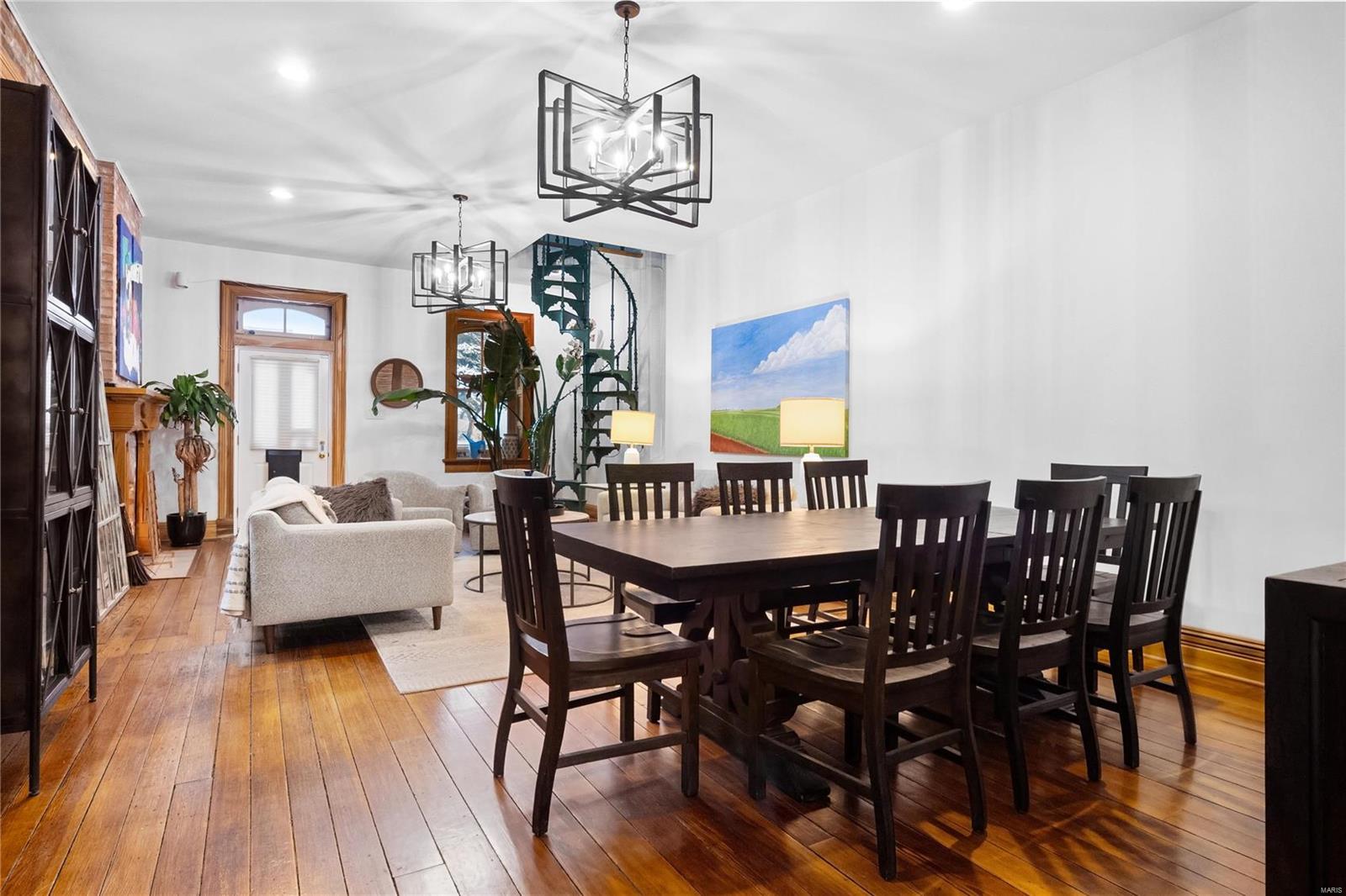 St Louis, Missouri 63104, United States, 3 Bedrooms Bedrooms, ,3 BathroomsBathrooms,Residential,Active,19234