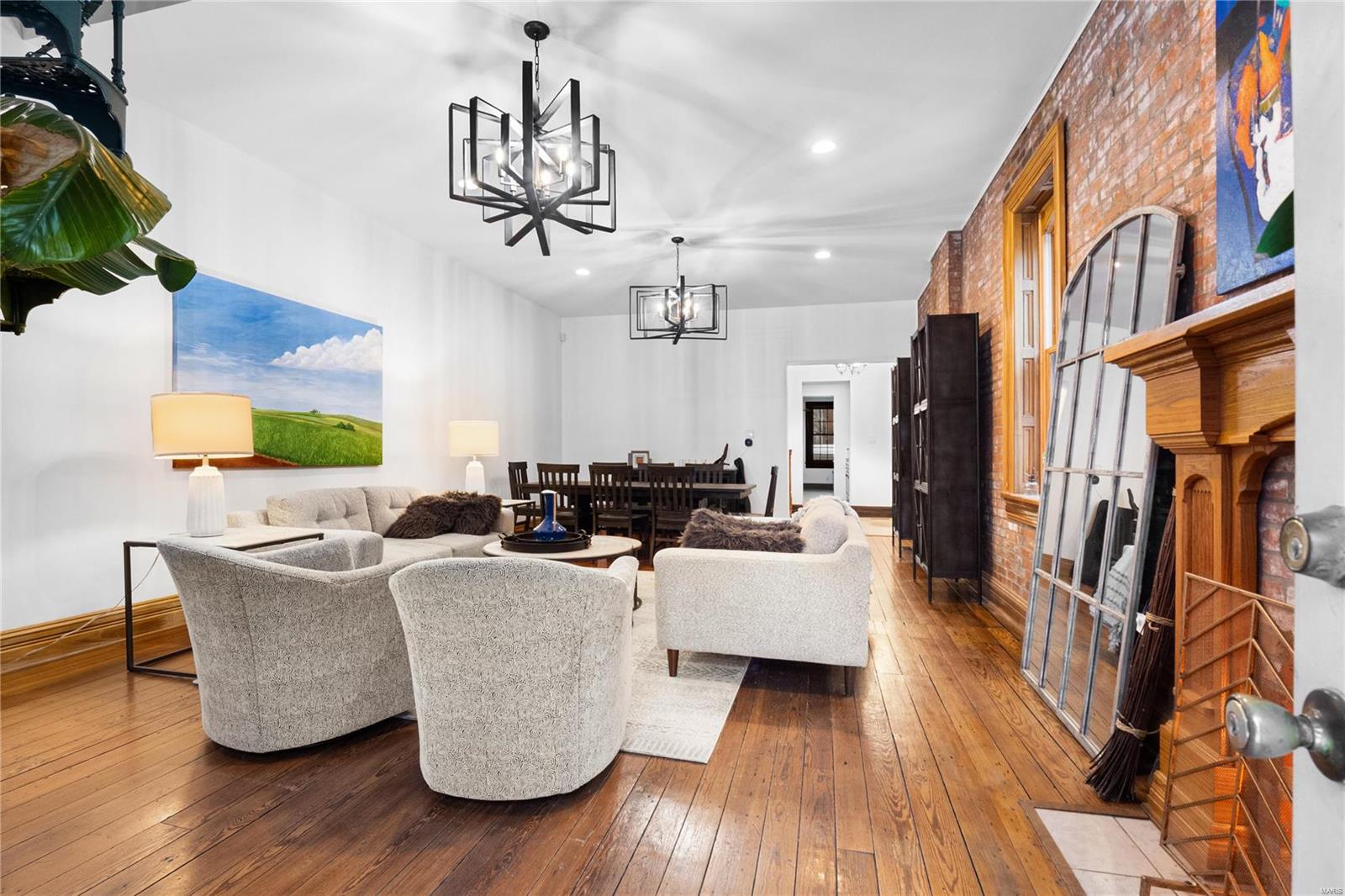 St Louis, Missouri 63104, United States, 3 Bedrooms Bedrooms, ,3 BathroomsBathrooms,Residential,Active,19234