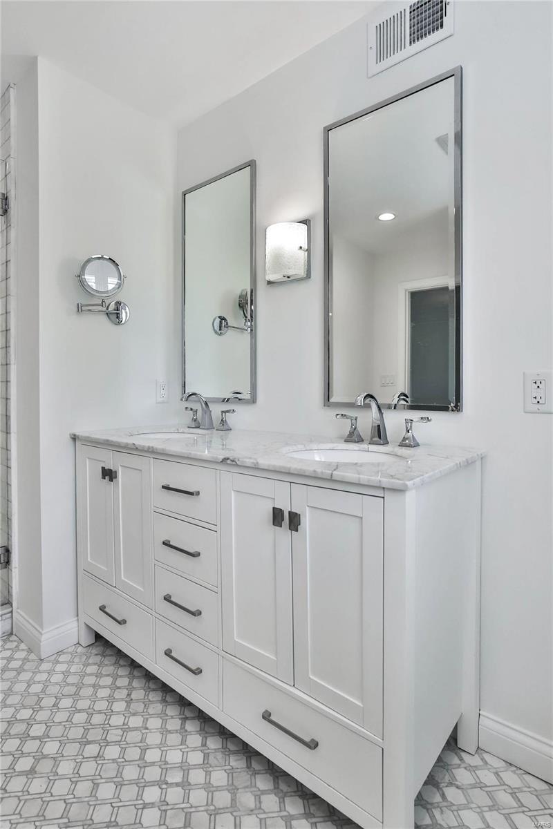 Coach-N-Four - Residential