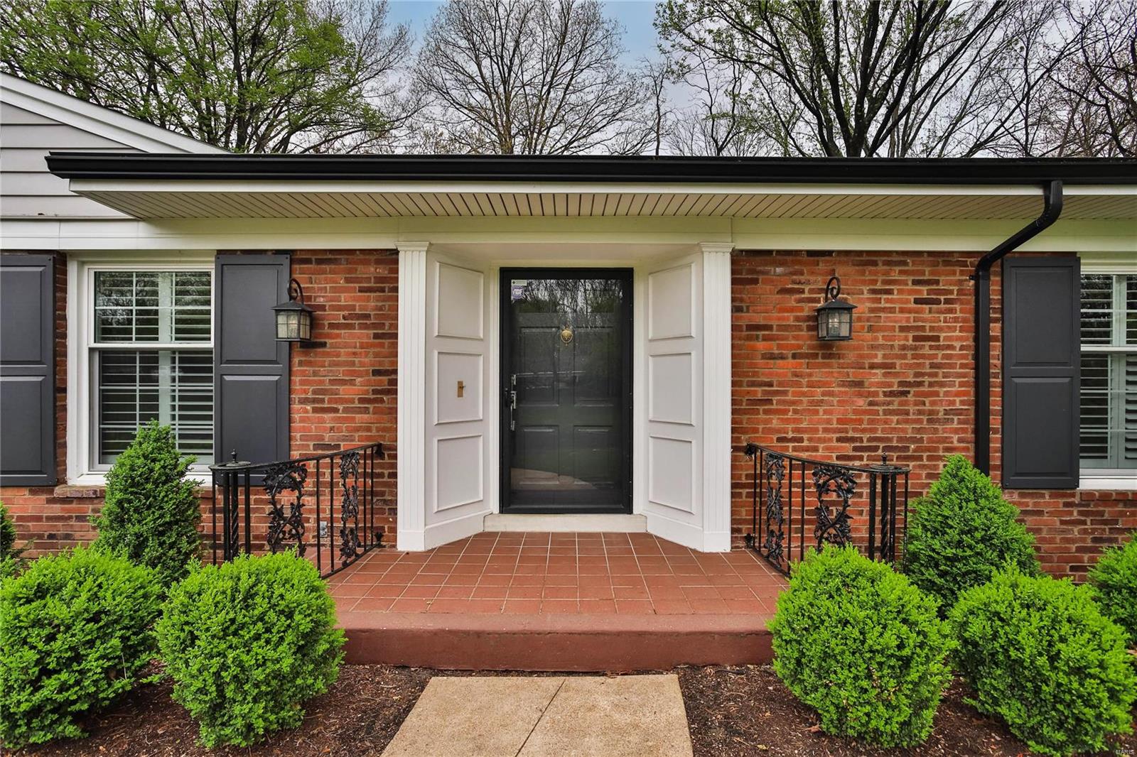 Coach-N-Four - Residential