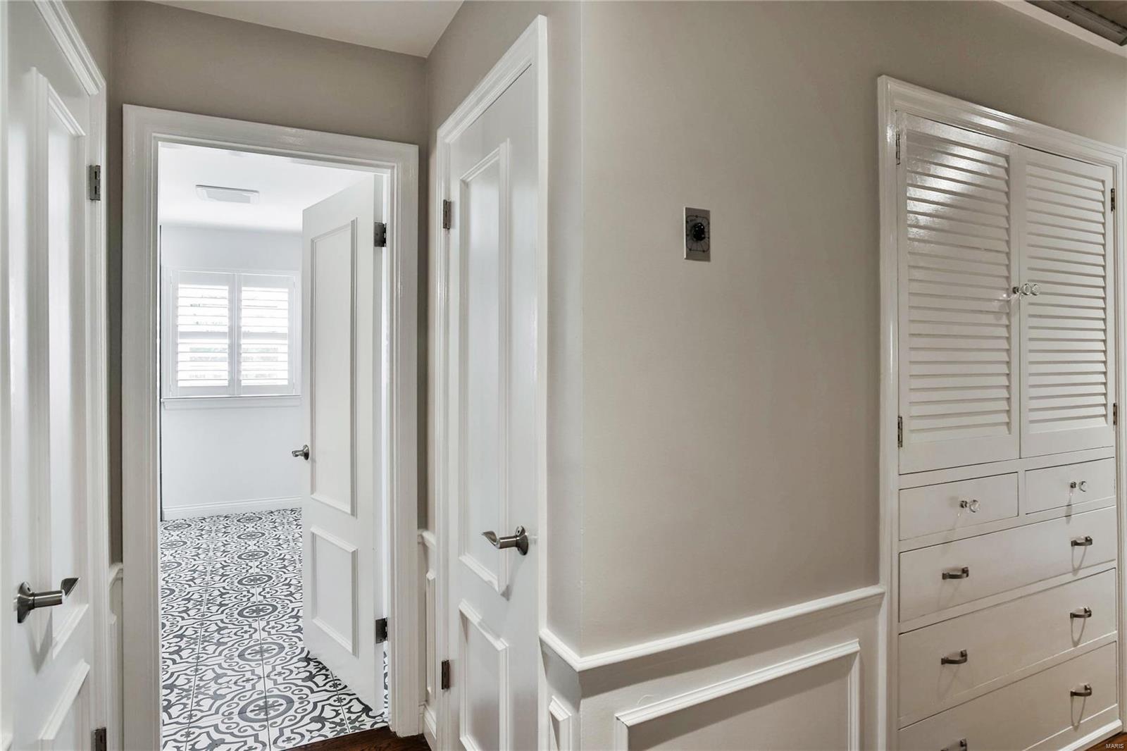 Coach-N-Four - Residential