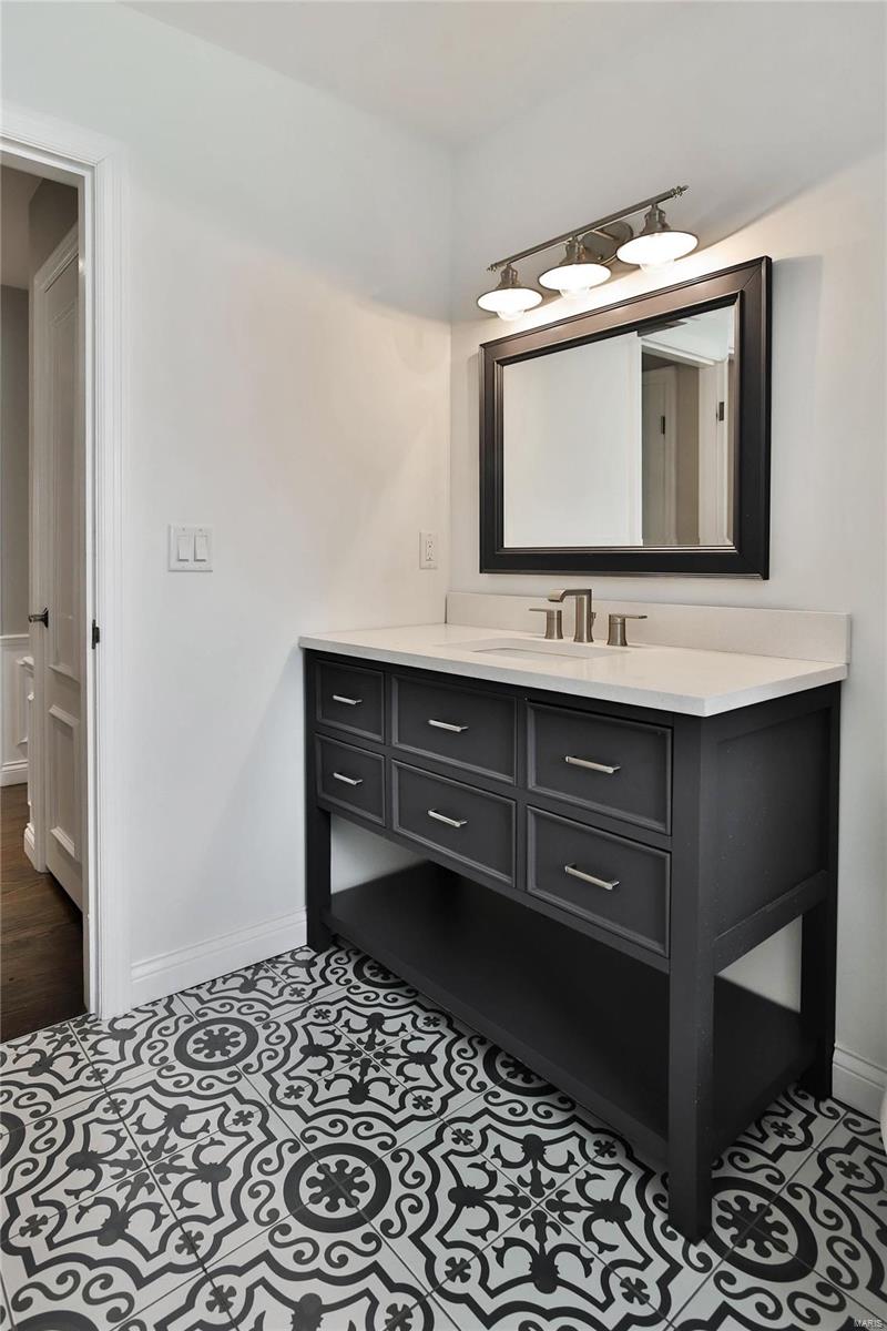 Coach-N-Four - Residential