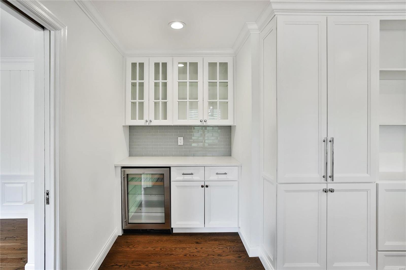 Coach-N-Four - Residential