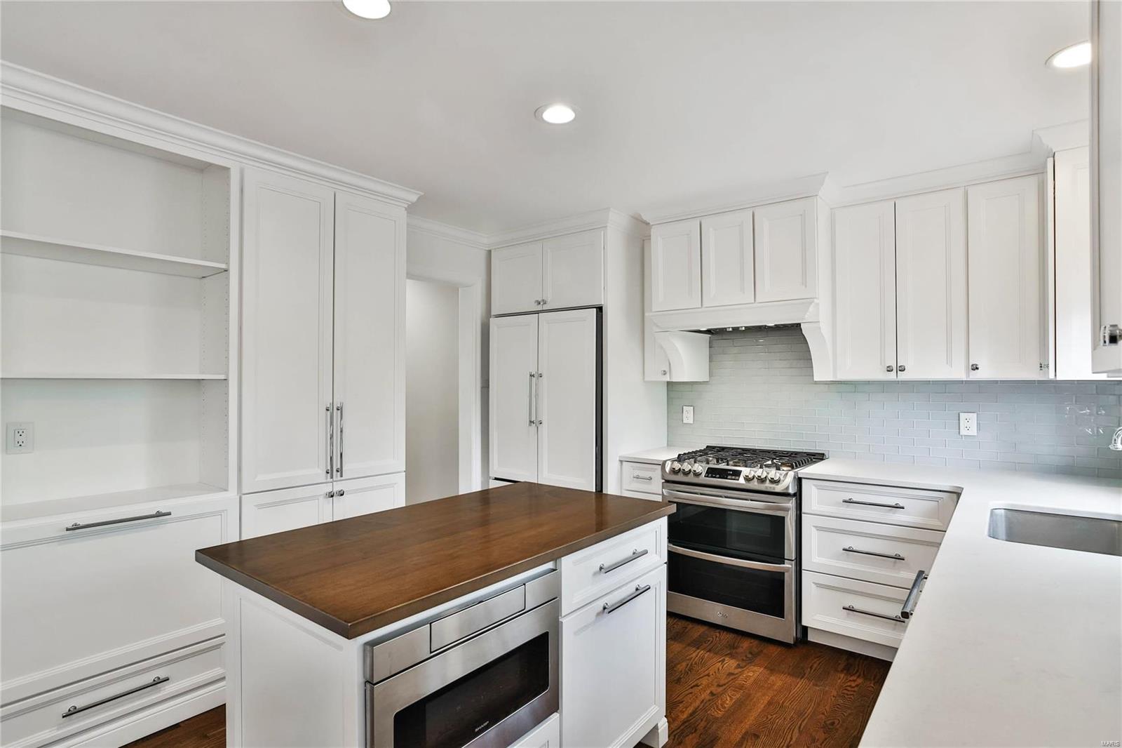 Coach-N-Four - Residential