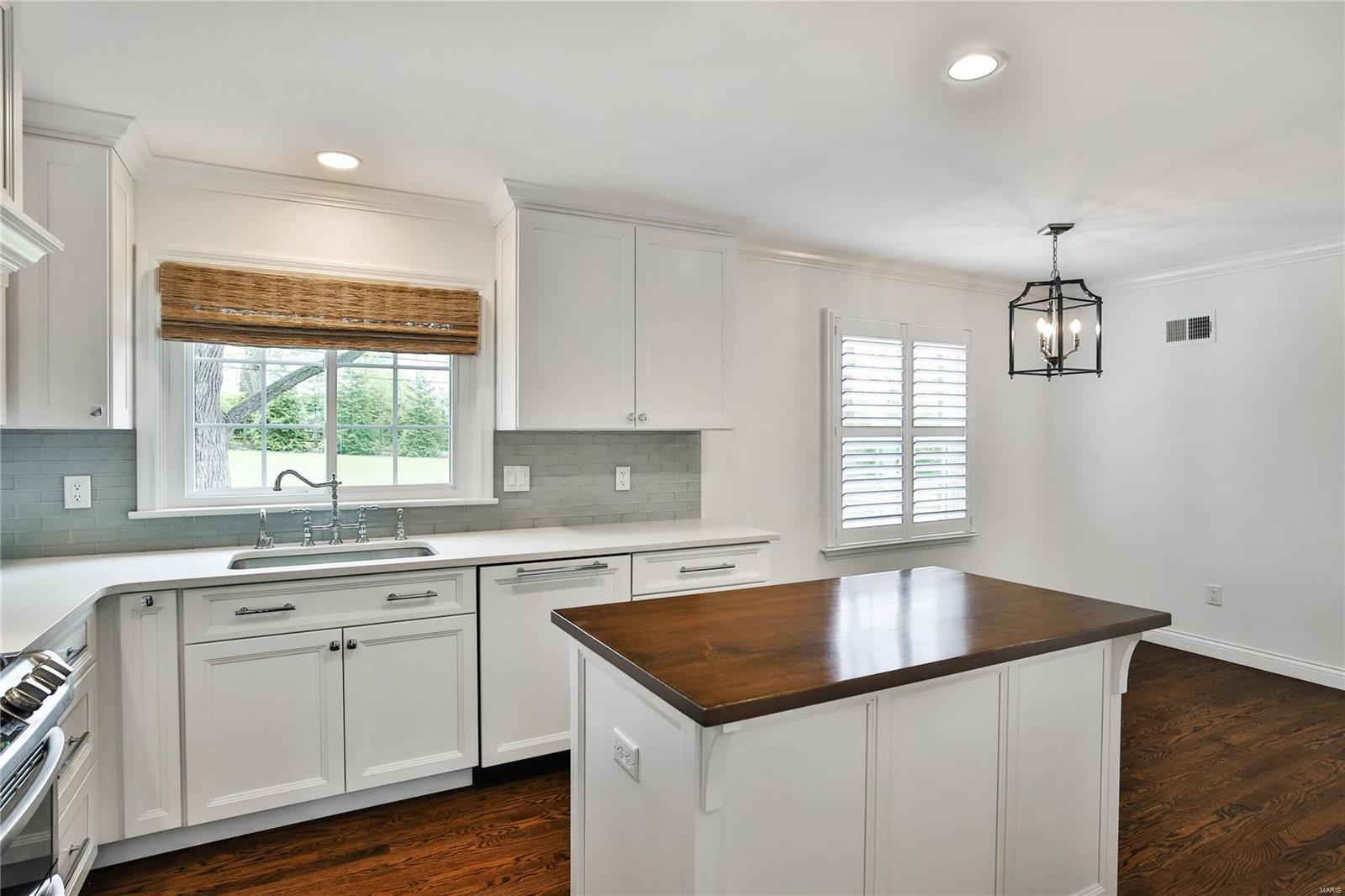 Coach-N-Four - Residential