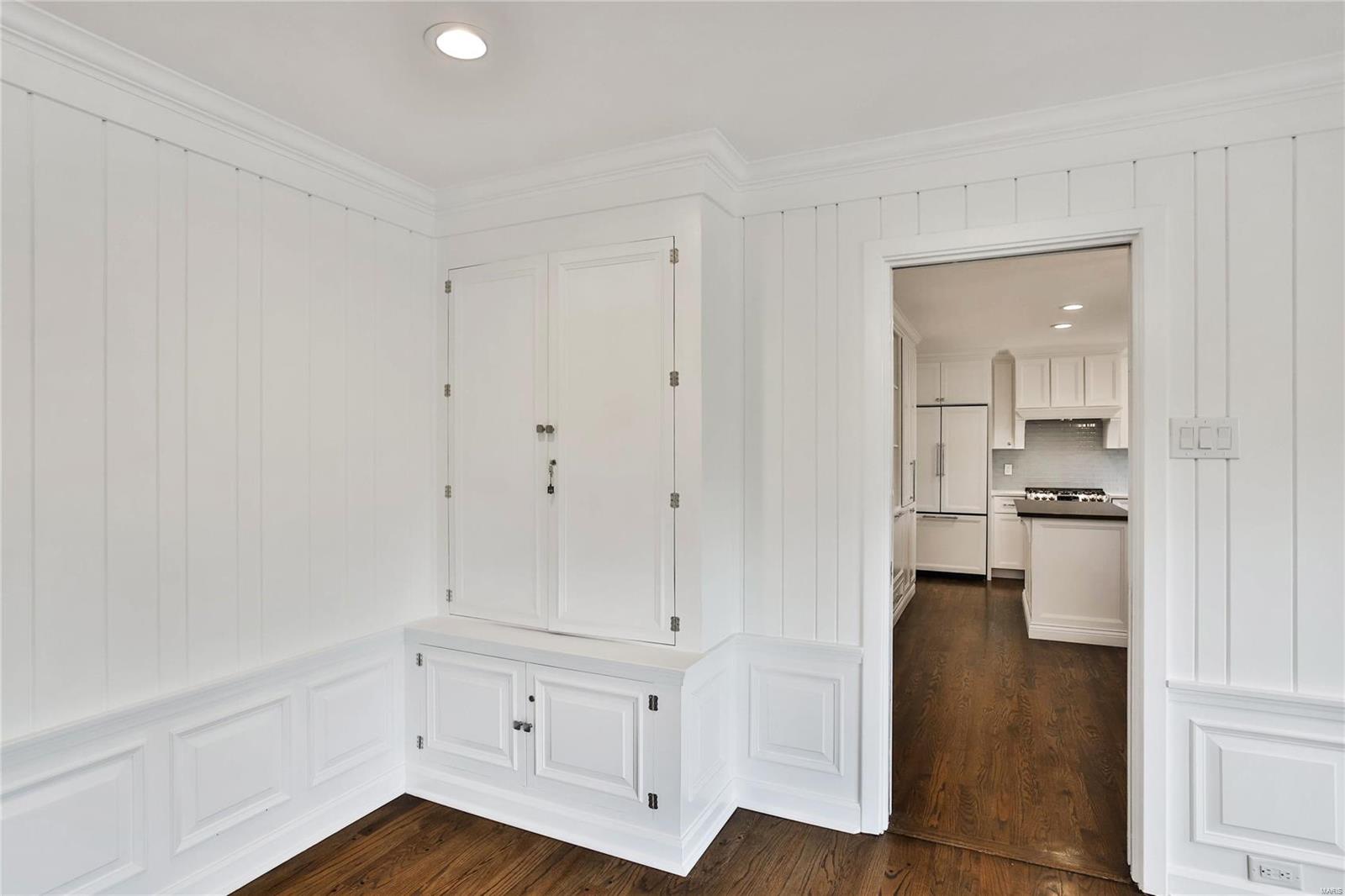 Coach-N-Four - Residential