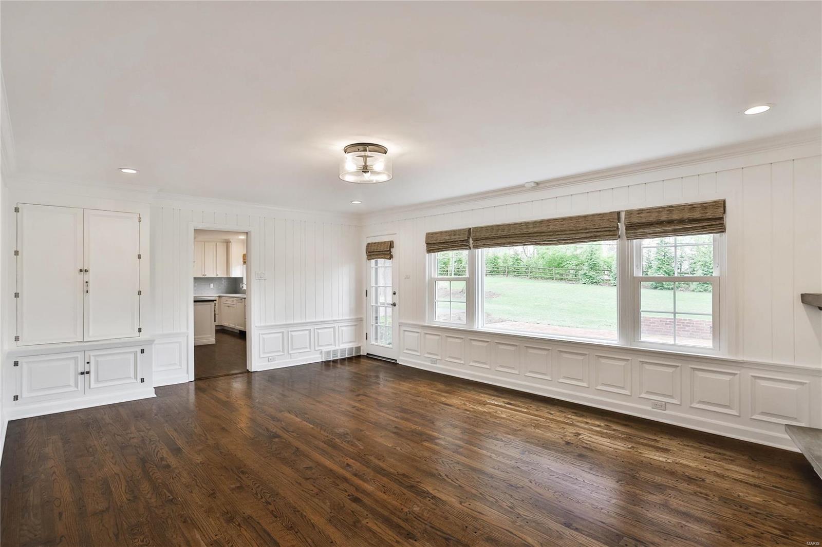 Coach-N-Four - Residential